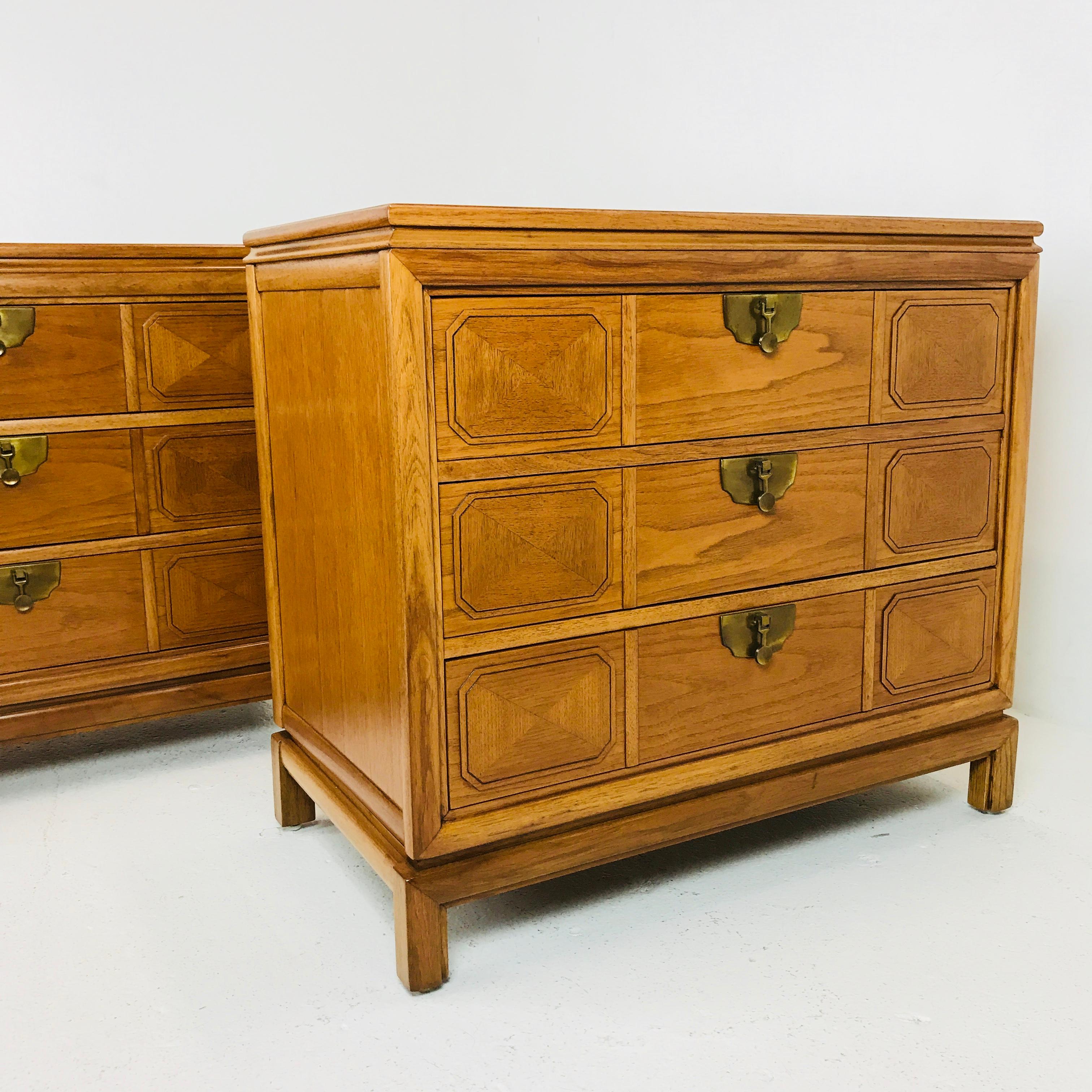 Pair of Tamerlane Bachelor Chest by Thomasville In Good Condition In Dallas, TX
