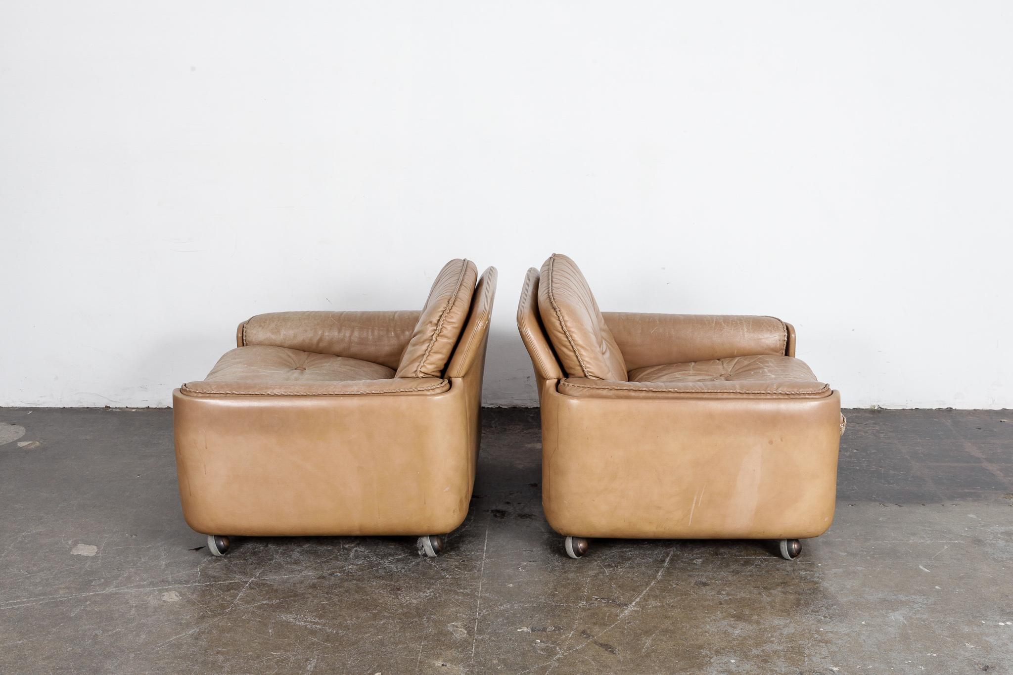 Norwegian Pair of Tan Leather Low Lounge Chairs by Sigurd Ressell for Vatne Mobler, Norway For Sale