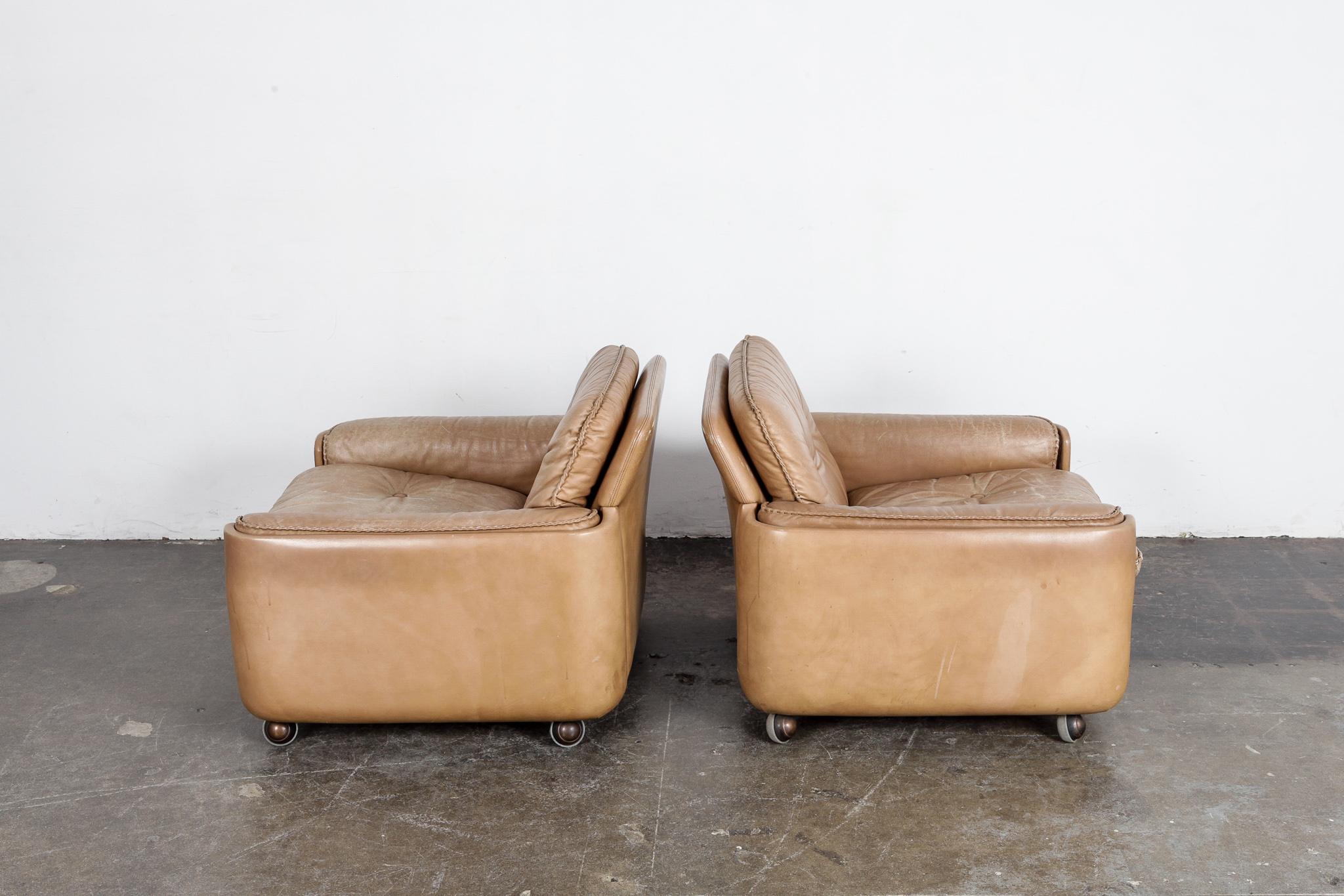 Mid-20th Century Pair of Tan Leather Low Lounge Chairs by Sigurd Ressell for Vatne Mobler, Norway For Sale