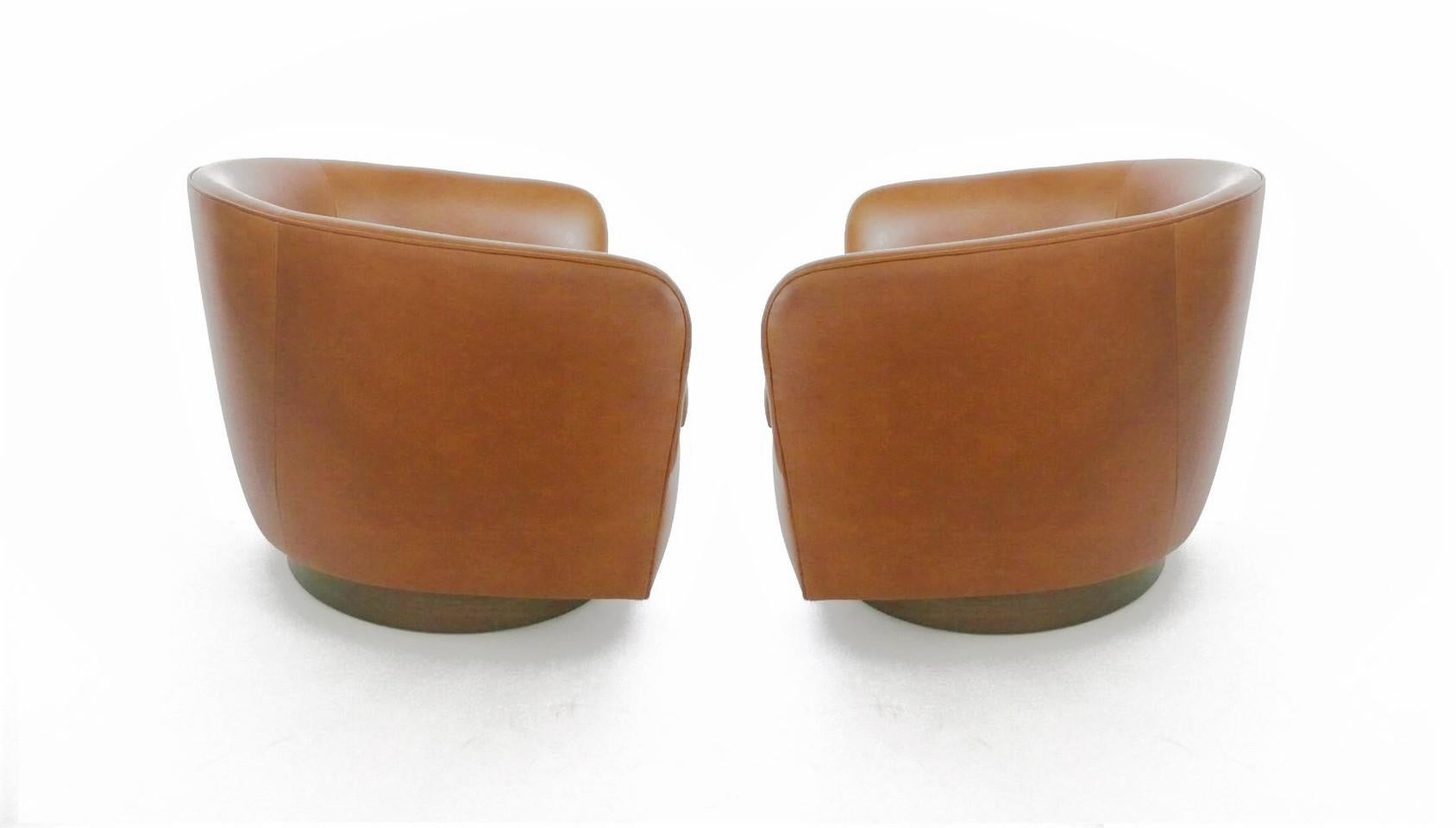 American Pair of Tan Tilt Swivel Club Lounge Chairs by Milo Baughman