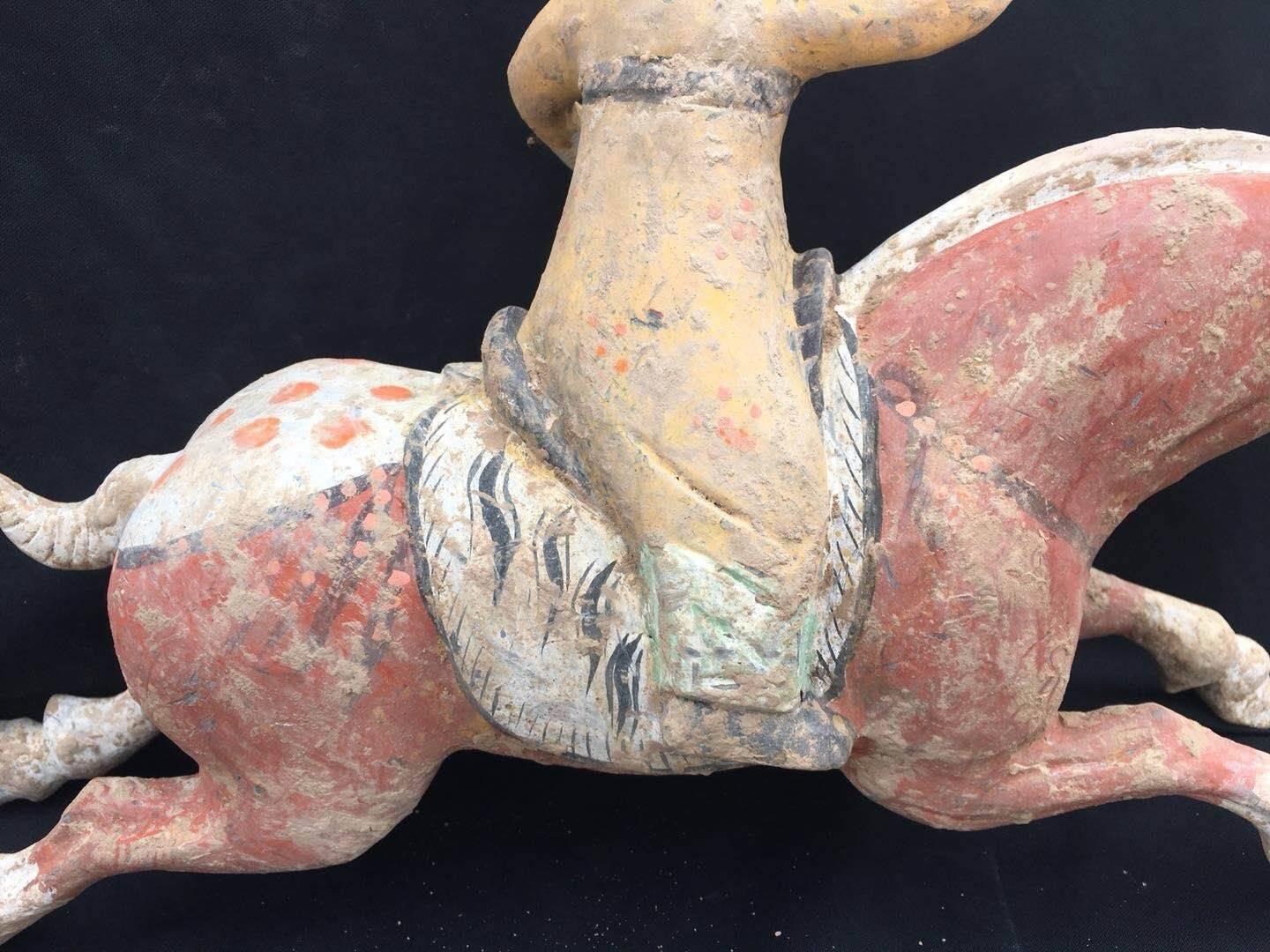 Pair of Tang Dynasty Horses with Female Polo Players In Good Condition For Sale In Los Angeles, CA