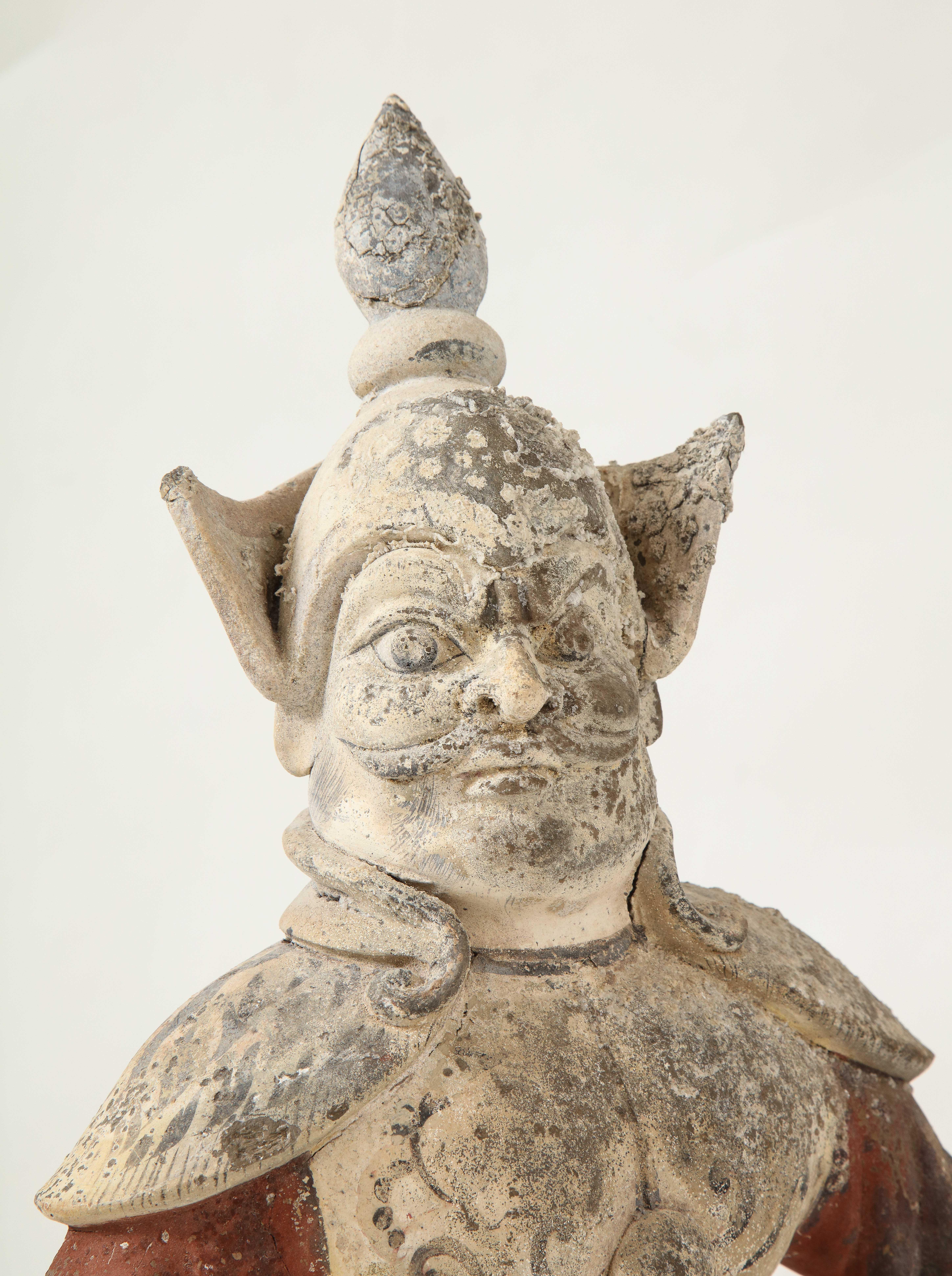 Pareja de guardianes o soldados de loza pintada de la Tang Dynasty en Bueno Estado en Brooklyn, NY