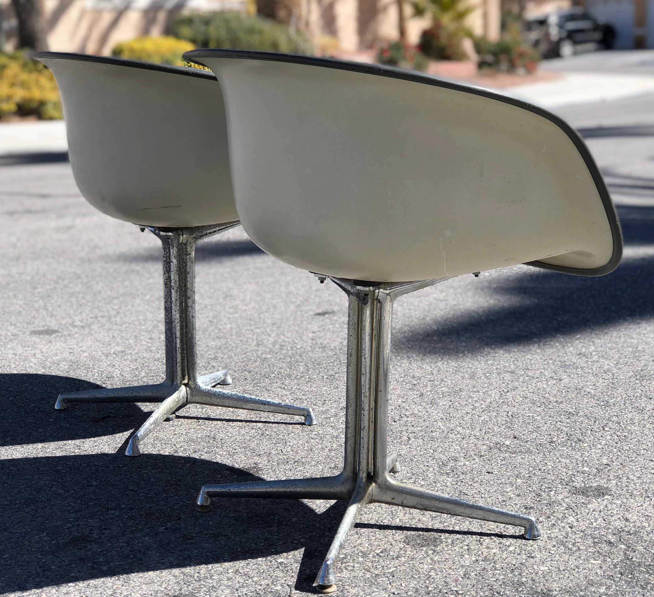 Pair of Tangerine Orange Eames La Fonda Chairs (Mitte des 20. Jahrhunderts)