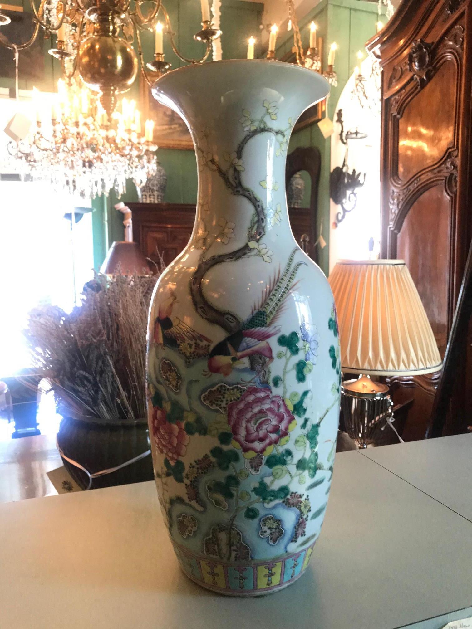 XIXe siècle Paire de vases décoratifs en porcelaine chinoise de la dynastie Daoguang du 19e siècle, CA LA en vente