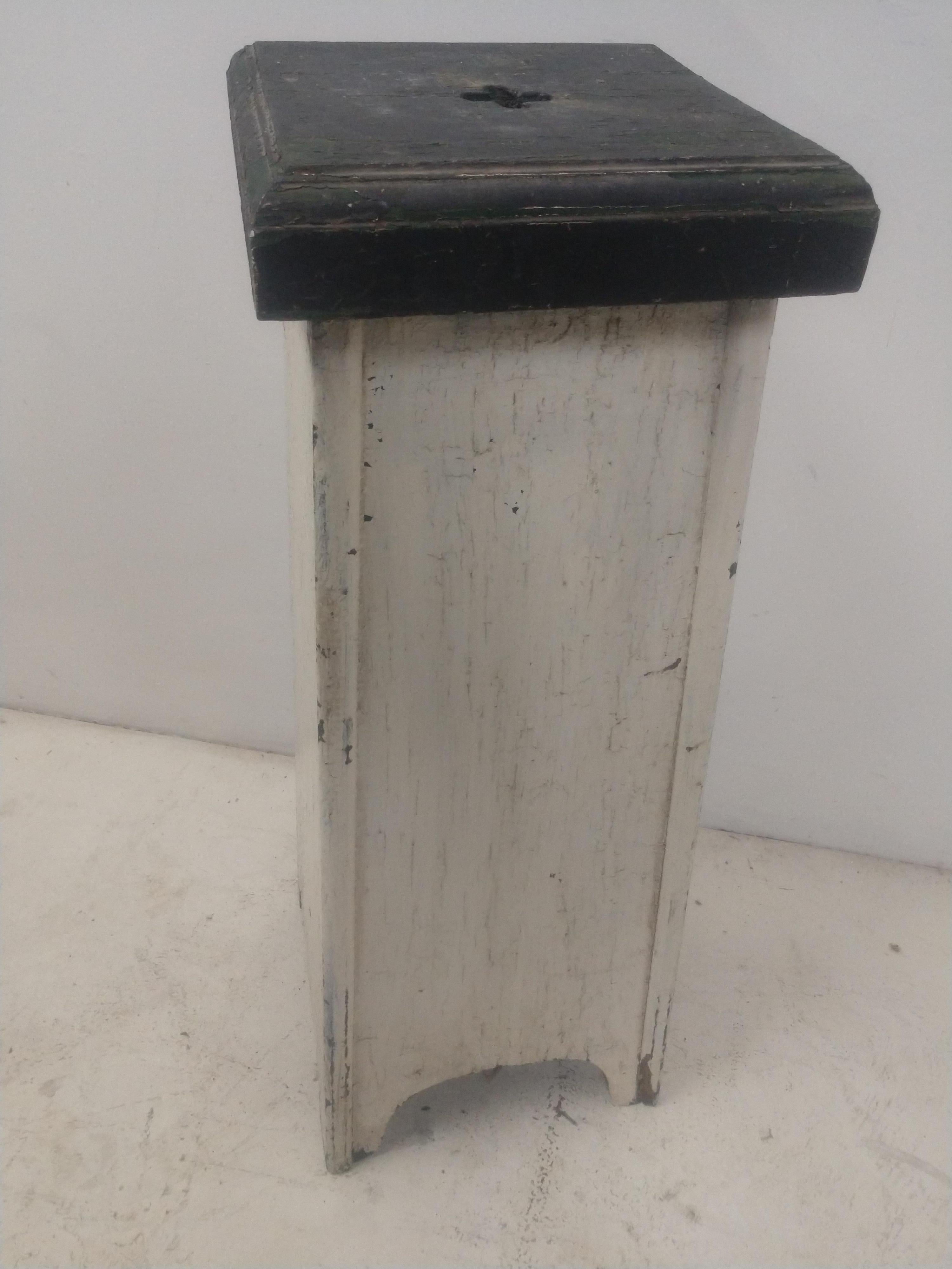 Pair of Tapered C1925 Wooden with Old Paint Plant Stands or Pedestals In Good Condition For Sale In Port Jervis, NY