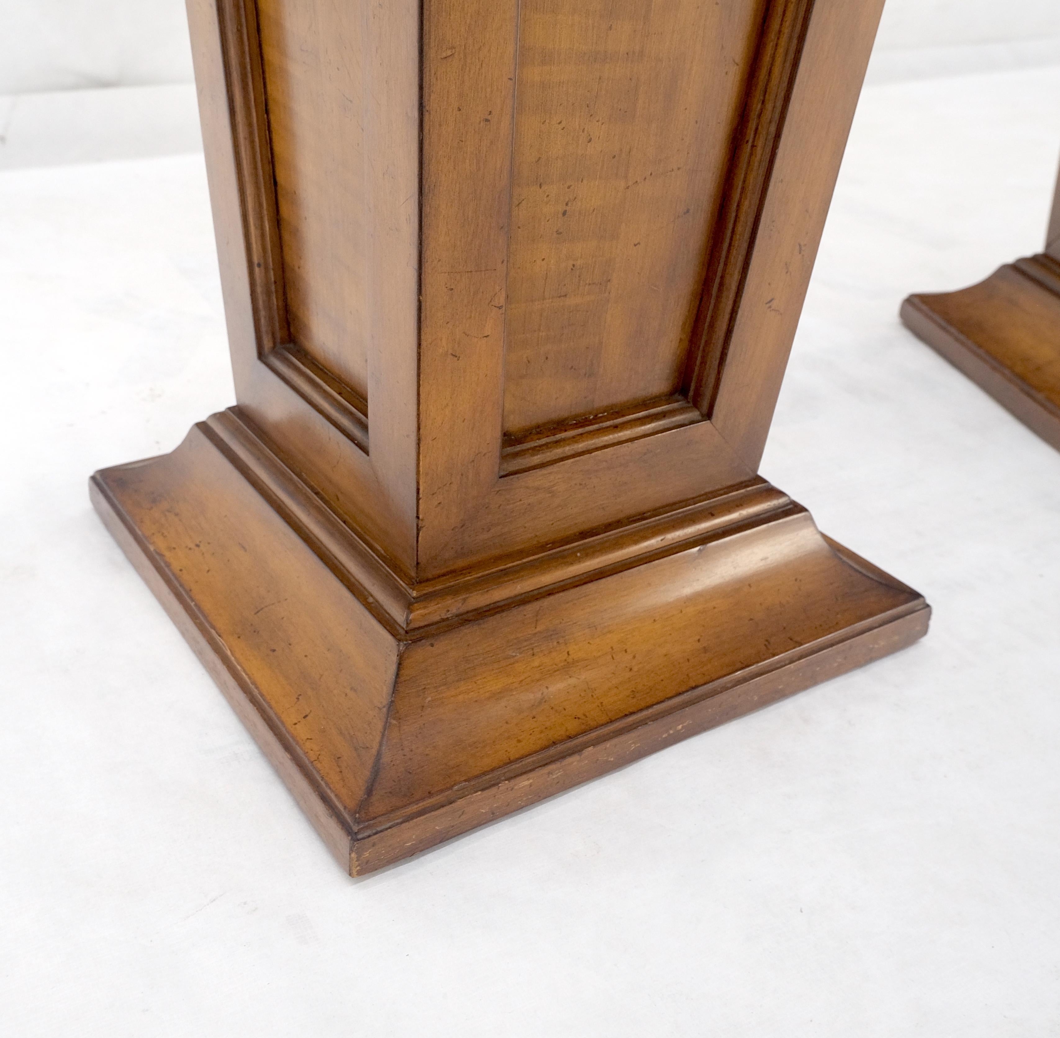 Pareja de Pedestales Cuadrados Cónicos Ligeros con Montura de Bronce de Arce de Tigre ¡MENTE! en venta 6
