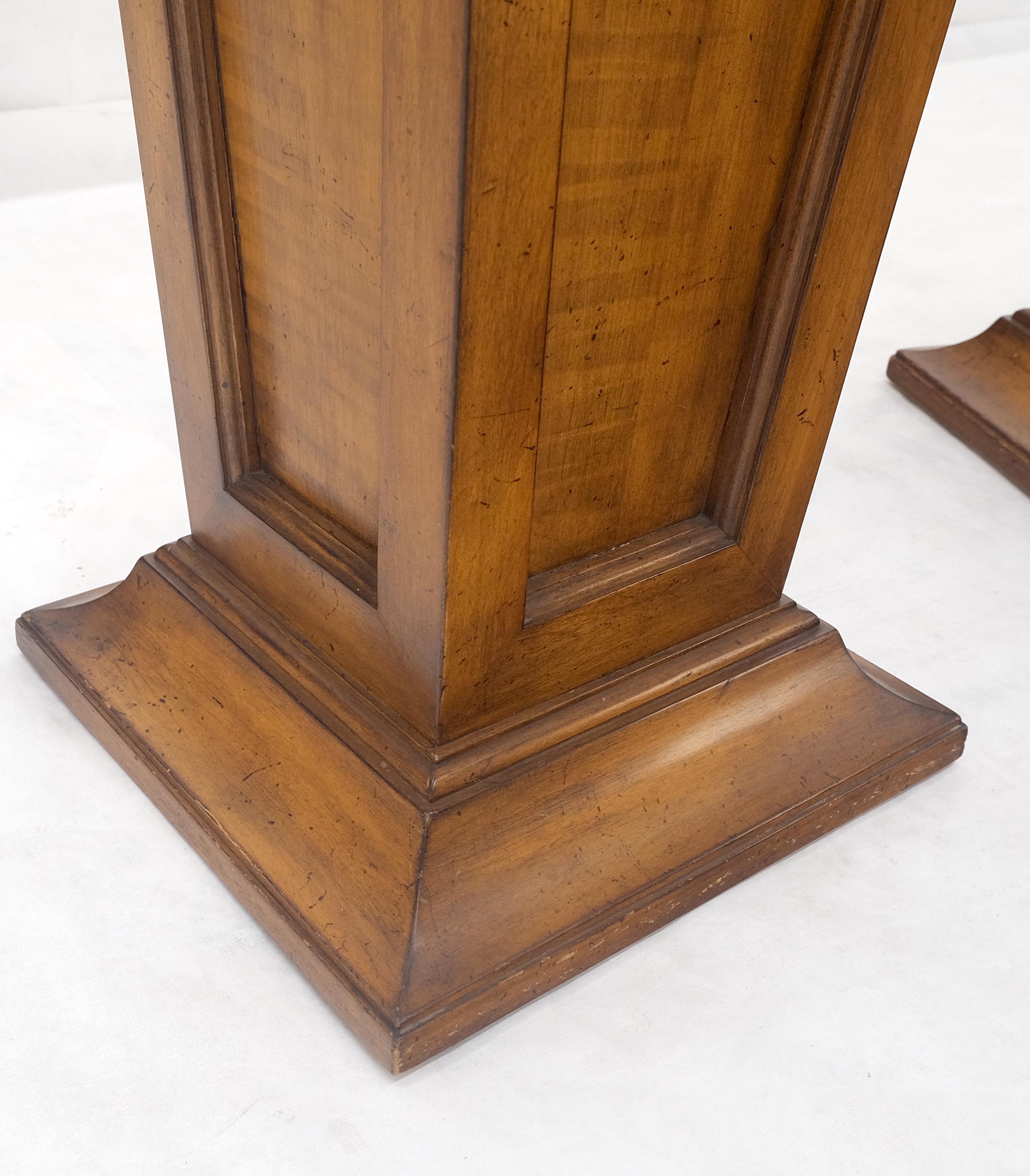 Pareja de Pedestales Cuadrados Cónicos Ligeros con Montura de Bronce de Arce de Tigre ¡MENTE! en venta 7