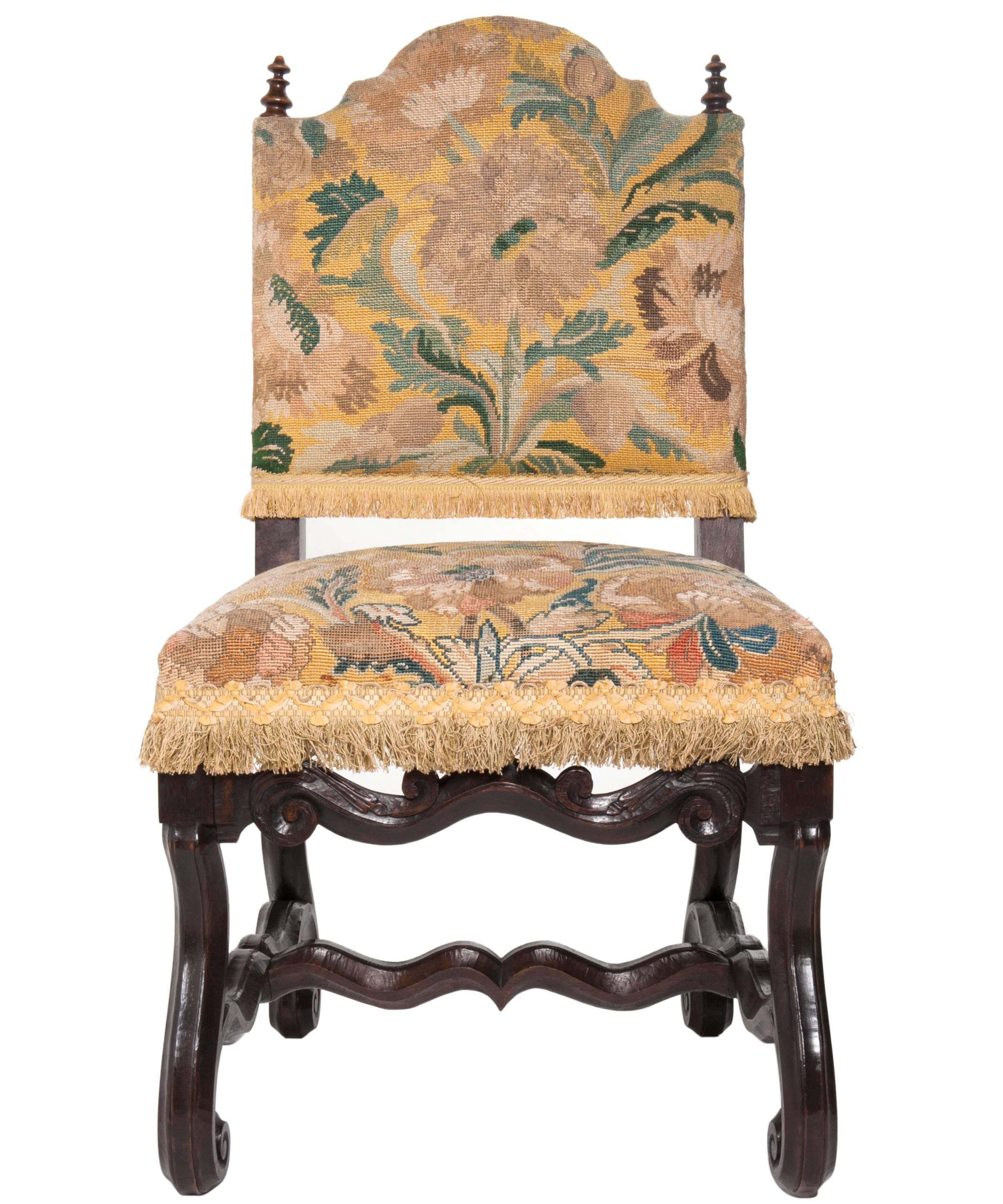 Pair of Tapestry Upholstered Chestnut Louis XIV Chairs In Good Condition For Sale In Amsterdam, NL