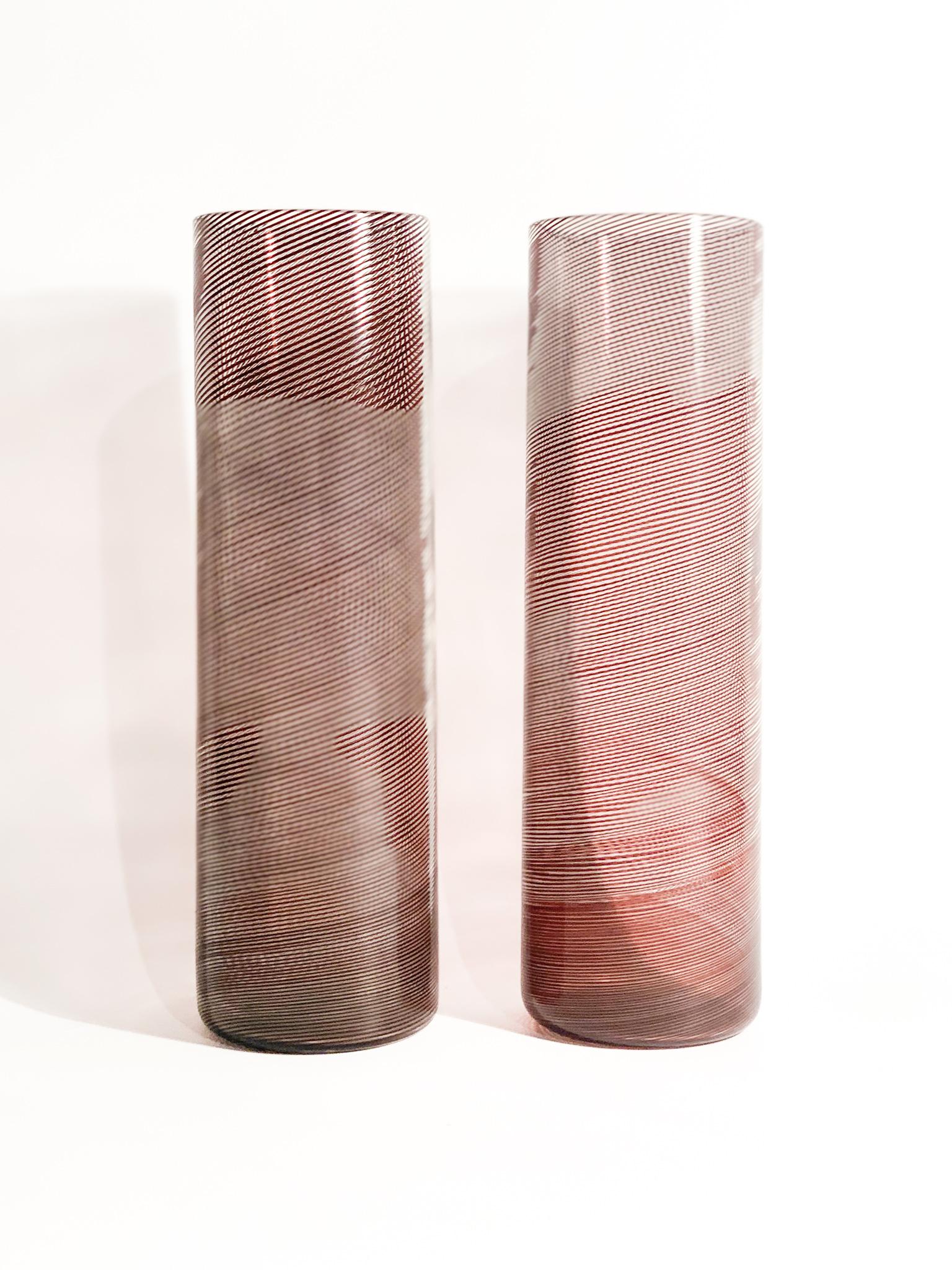 Pareja de jarrones de cristal de Murano con filigrana Tapio Wirkkala para Venini Años 70 Moderno de mediados de siglo en venta