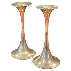 Coppia di candelieri “Trumpetti” 830 in argento di Tapio Wirkkala per Kultakeskus