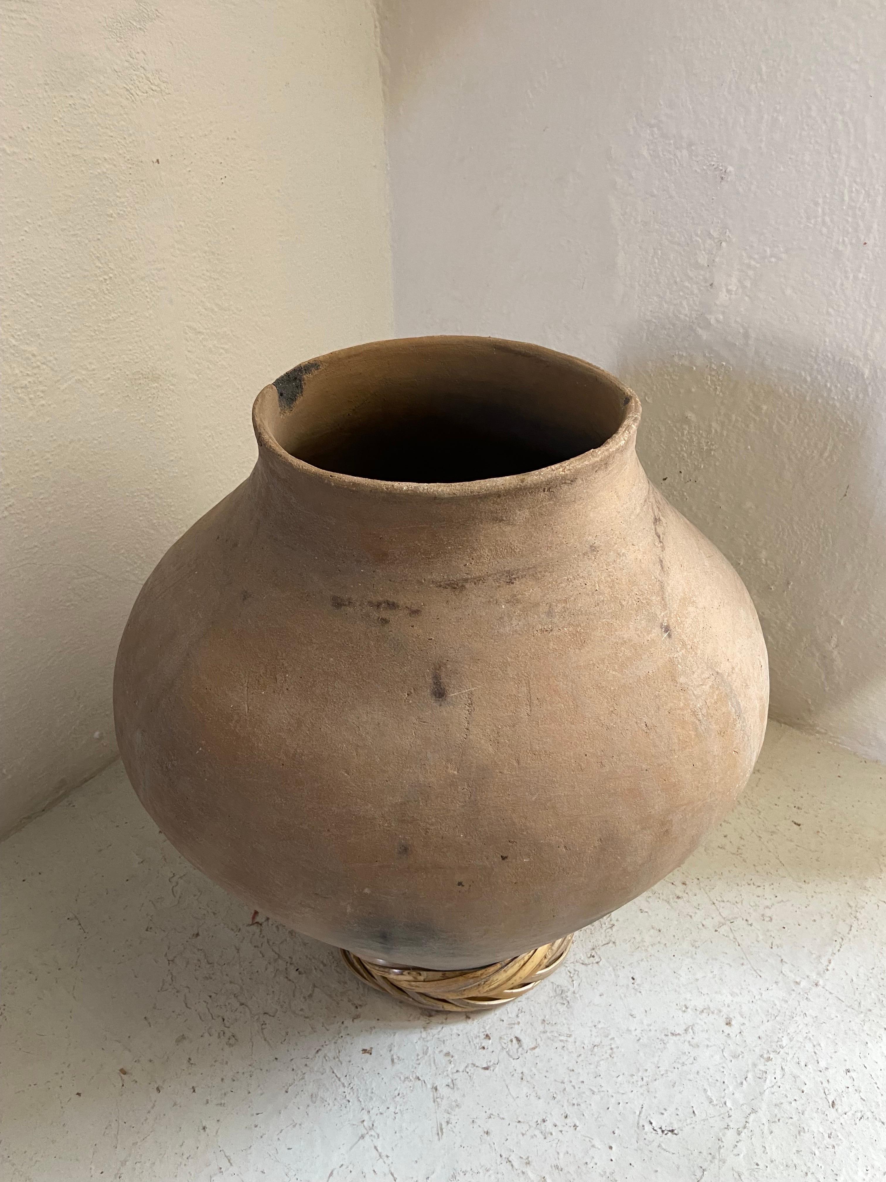 Pair of Tarahumara Pots from Mexico, Circa 1960´s 11