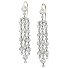 Paire de boucles d'oreilles pendantes avec pompons et diamants