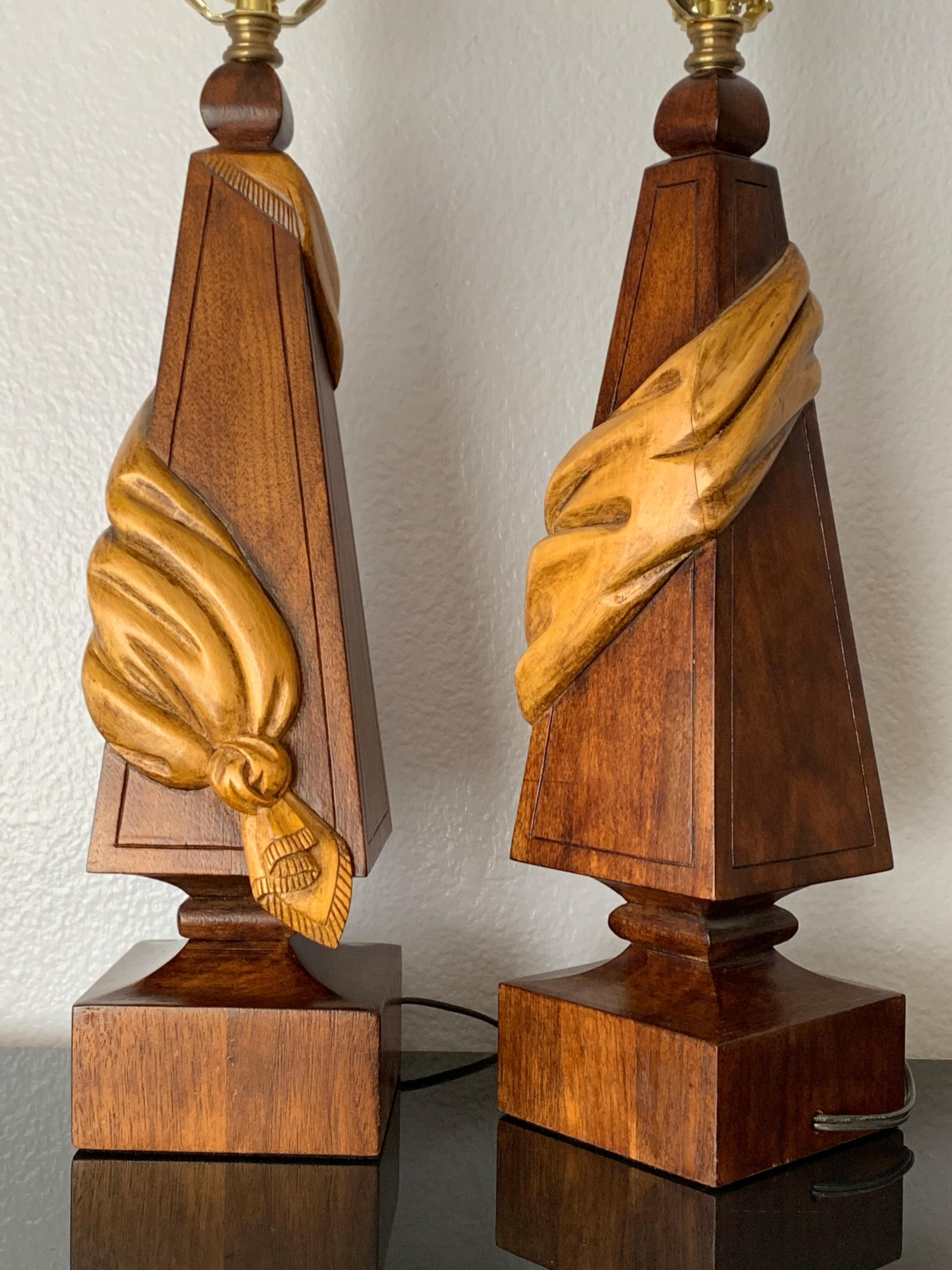 Pair of Tassel Linen Motif Lamps Style of Dorothy Thorpe In Good Condition In North Hollywood, CA
