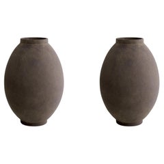 Paire de vases en terre cuite de couleur taupe, JAR.