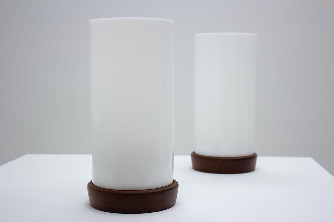 Pair of Teak & Acrylic Table Lamps by Luxus In Good Condition For Sale In Stockholm, Stockholms län