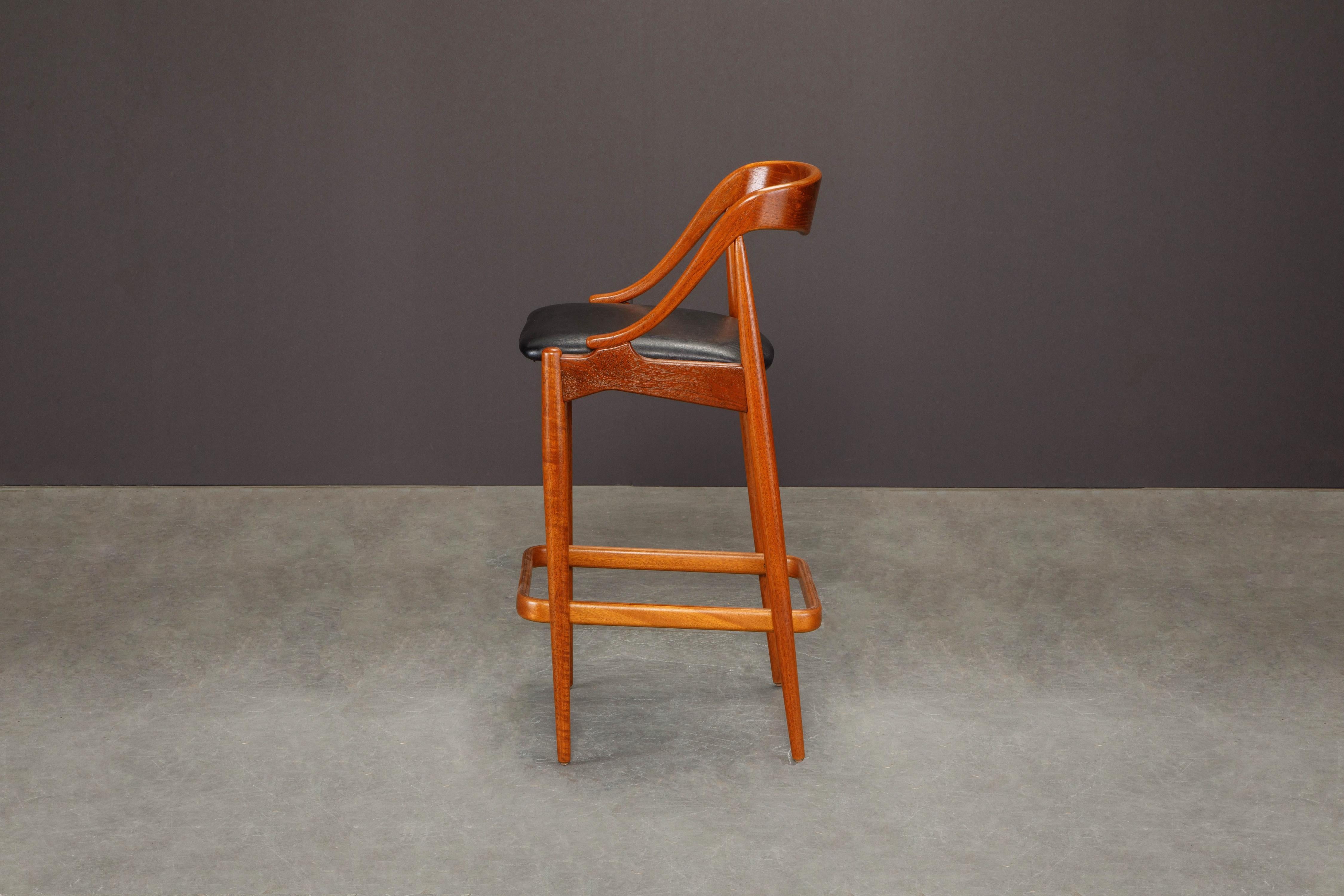 Paire de tabourets de bar en teck et cuir par Johannes Andersen, revernis, vers 1960 en vente 3
