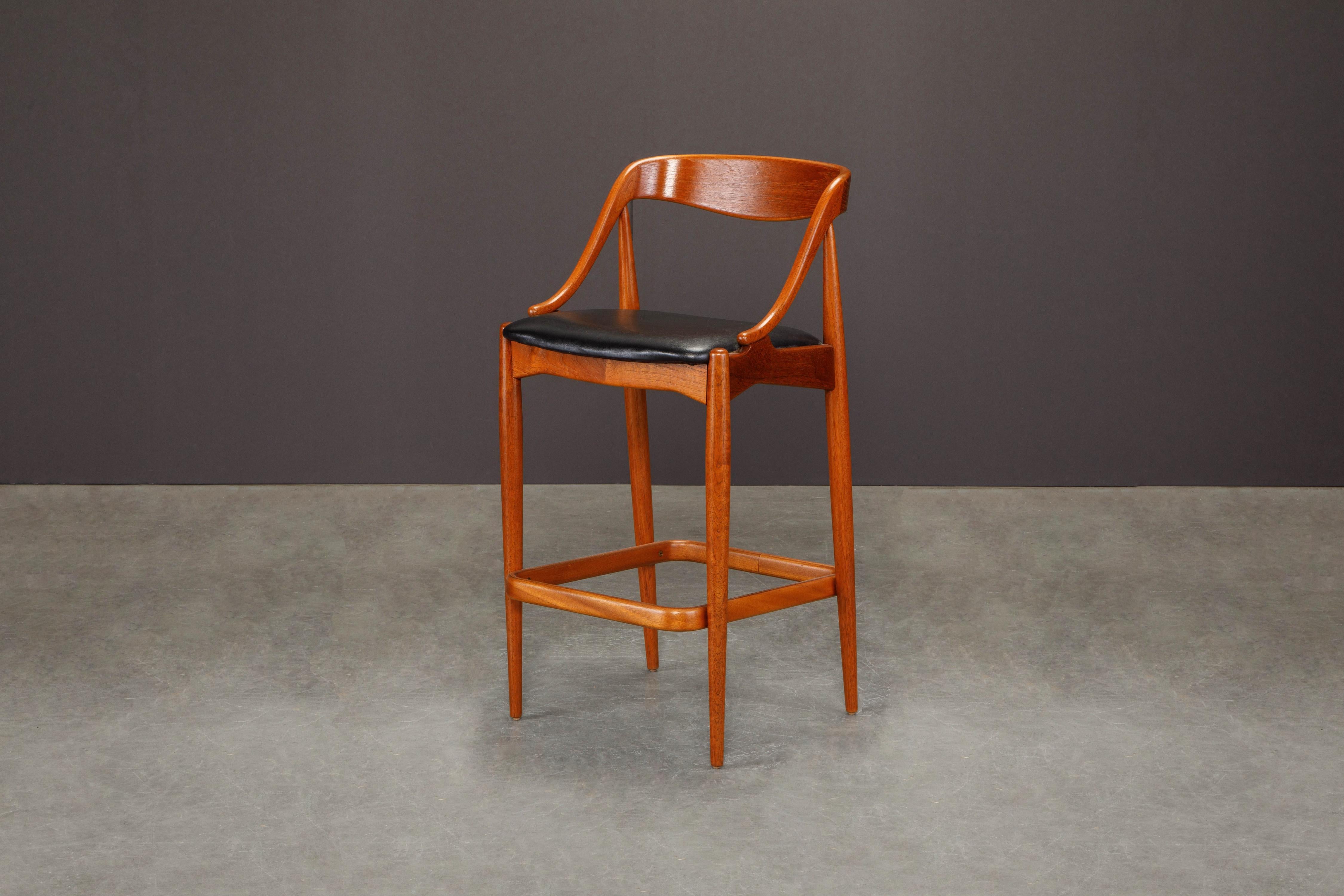 Paire de tabourets de bar en teck et cuir par Johannes Andersen, revernis, vers 1960 en vente 4