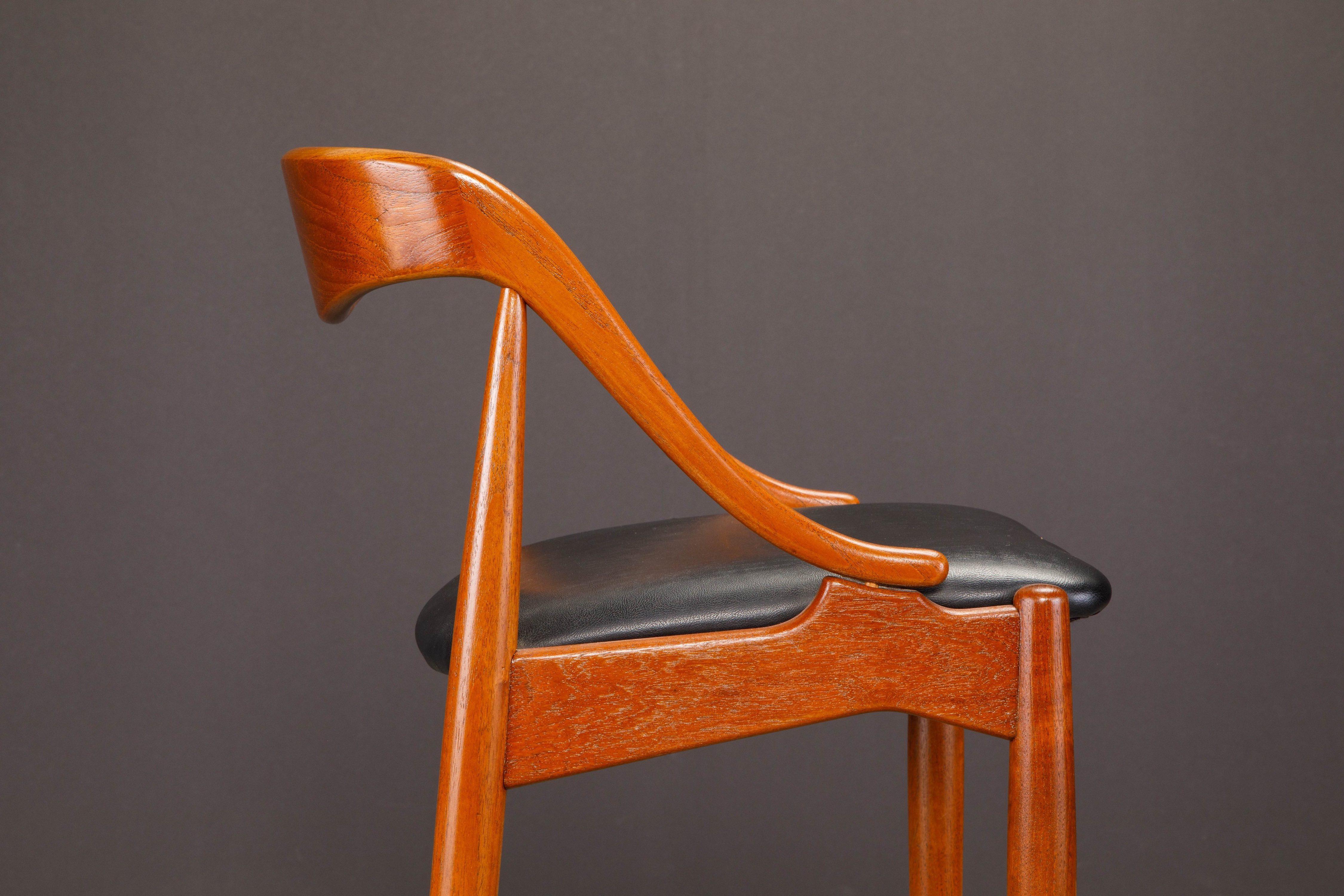 Paire de tabourets de bar en teck et cuir par Johannes Andersen, revernis, vers 1960 en vente 11