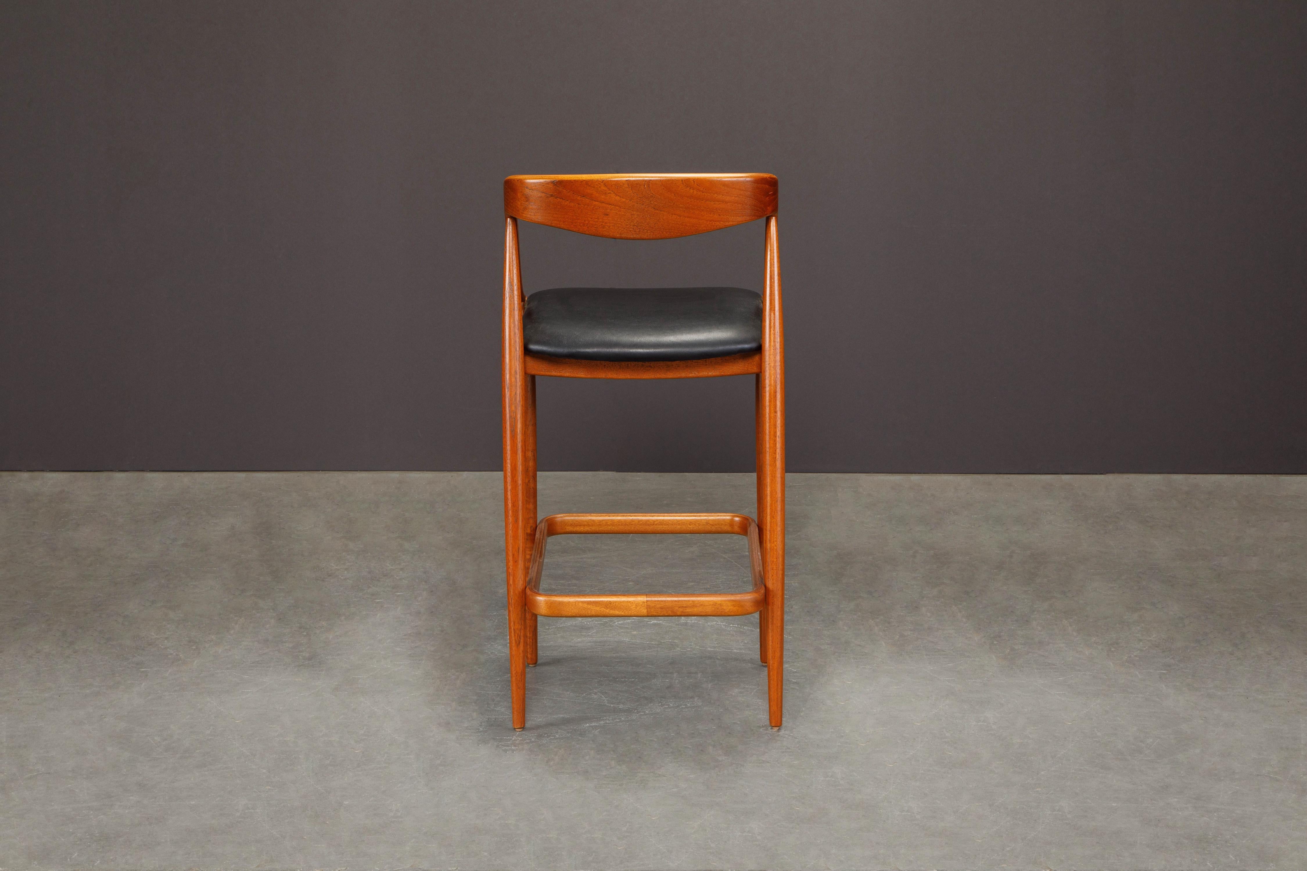 Paire de tabourets de bar en teck et cuir par Johannes Andersen, revernis, vers 1960 en vente 1