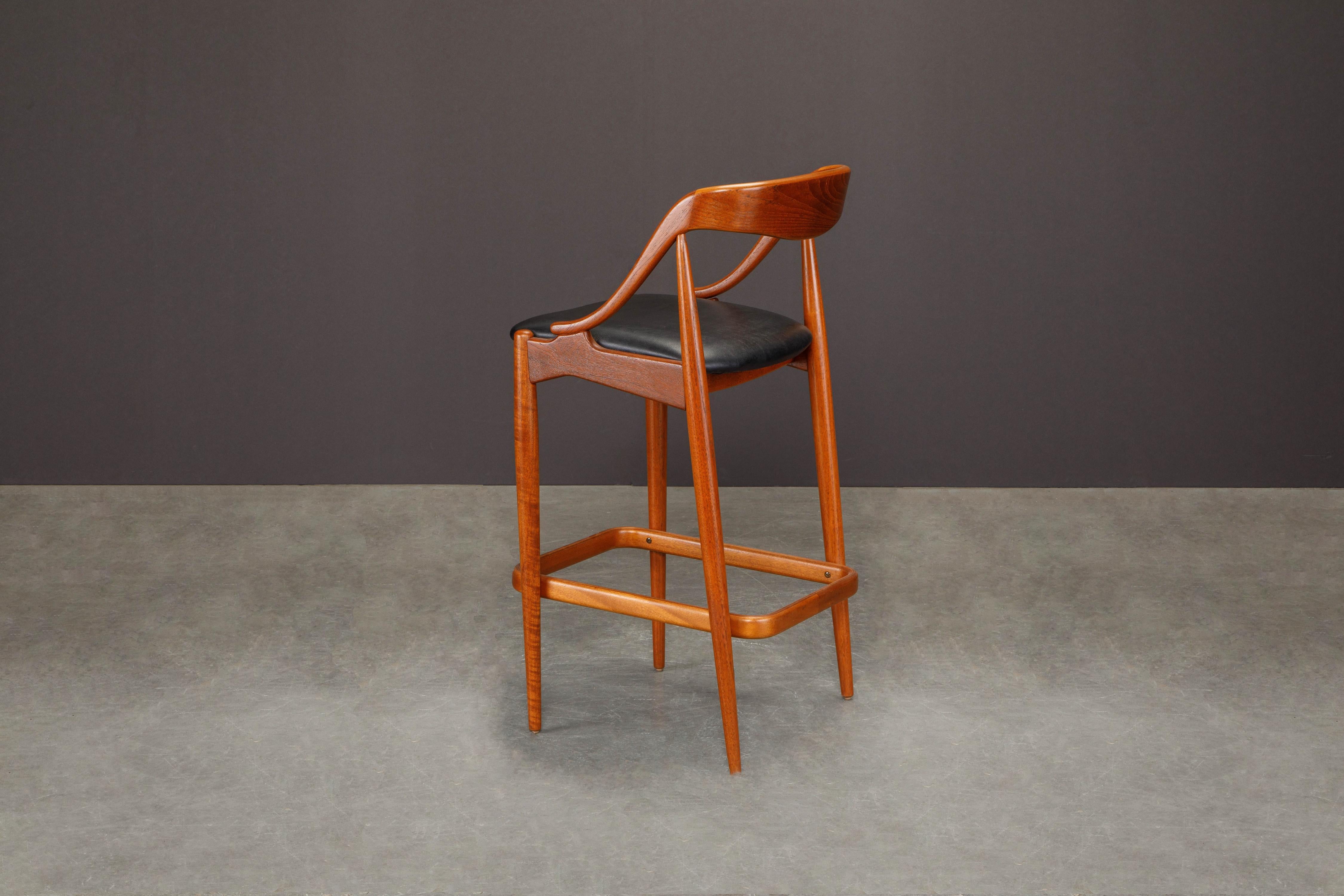 Paire de tabourets de bar en teck et cuir par Johannes Andersen, revernis, vers 1960 en vente 2