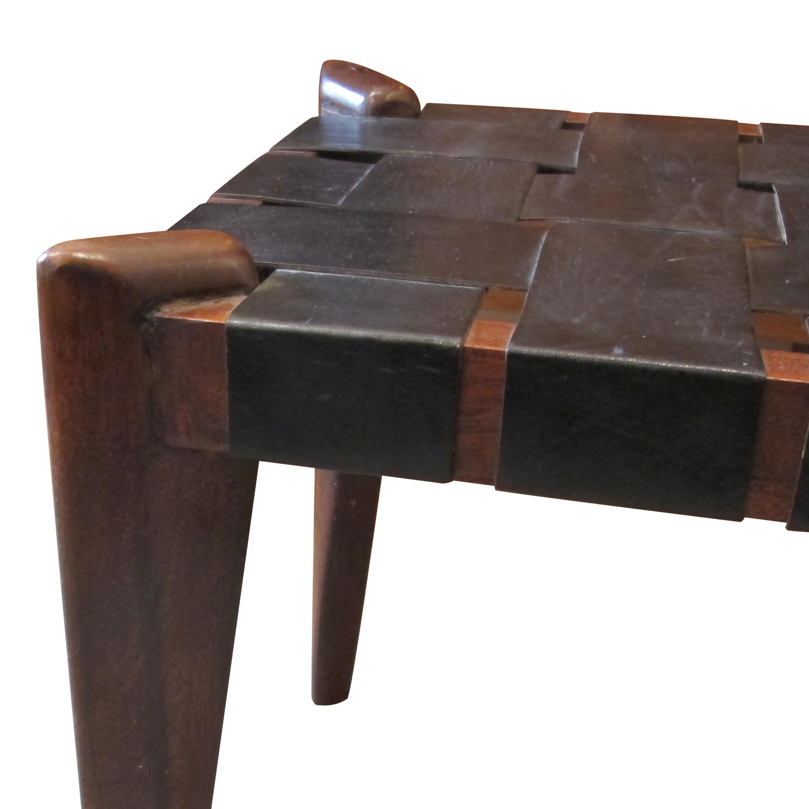 Coppia di sgabelli in teak e pelle, anni '50, American In condizioni buone in vendita a London, GB