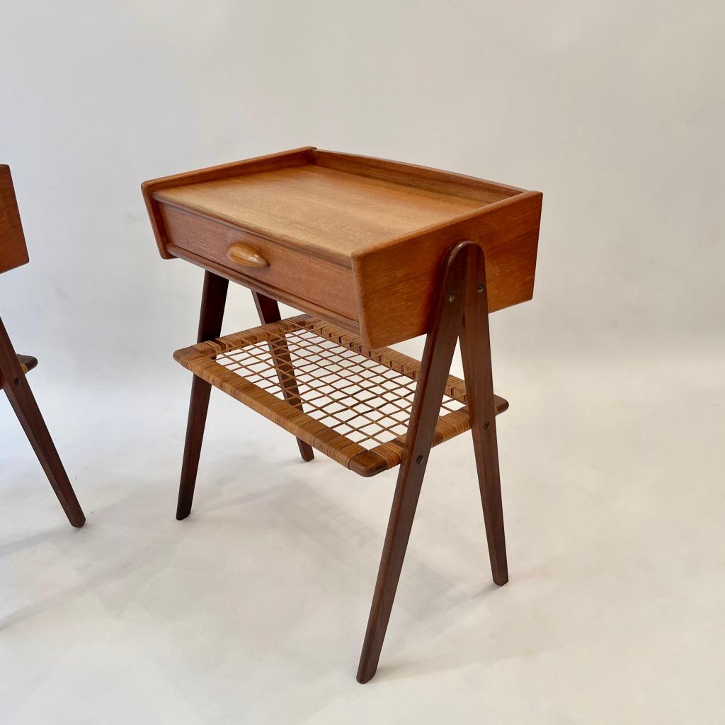 Paire de tables de chevet en teck et rotin de Soren Rasmussen en vente 1