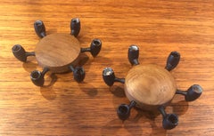 Paire de bougeoirs en teck et acier par Digsmed Designs