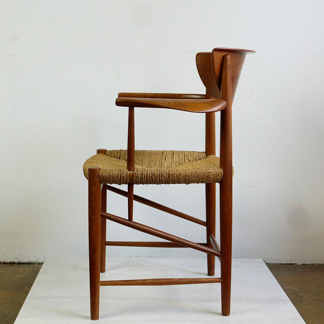 Milieu du XXe siècle Paire de fauteuils en teck Mod. 317 par Peter Hvidt pour Soborg Mobler Danemark en vente