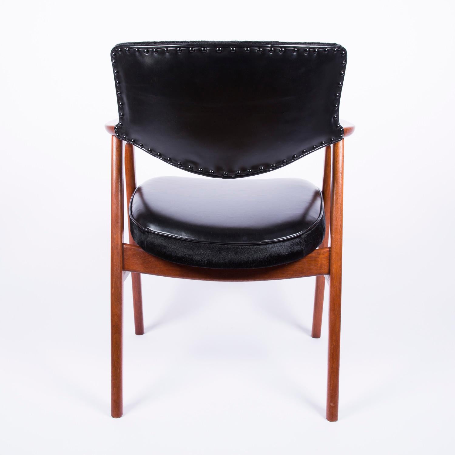 Ein Paar Sessel aus Teakholz von Erik Kierkegaard (Leder) im Angebot