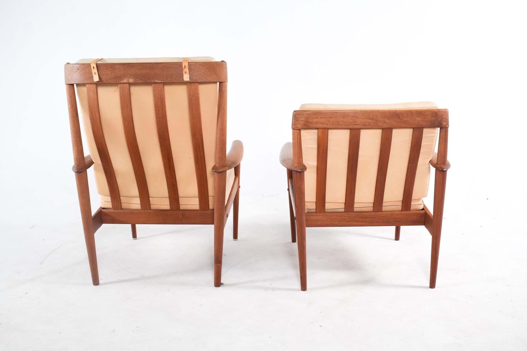 Pair of Teak Armchairs by Grete Jalk by Poul Jeppesen in 1956 In Good Condition For Sale In Lisboa, Lisboa