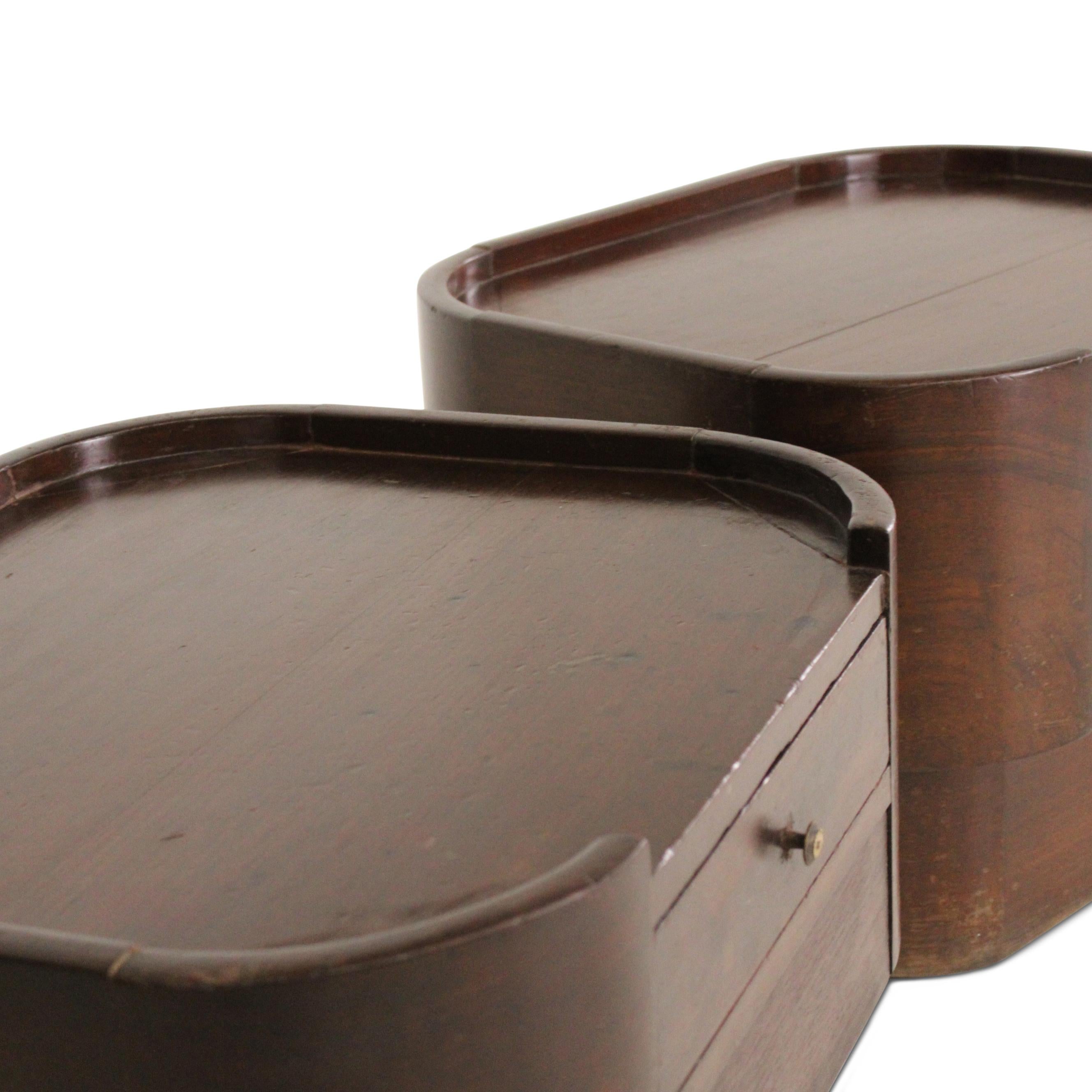 Paar Beistelltische aus Teakholz im Art déco-Stil im Angebot 1
