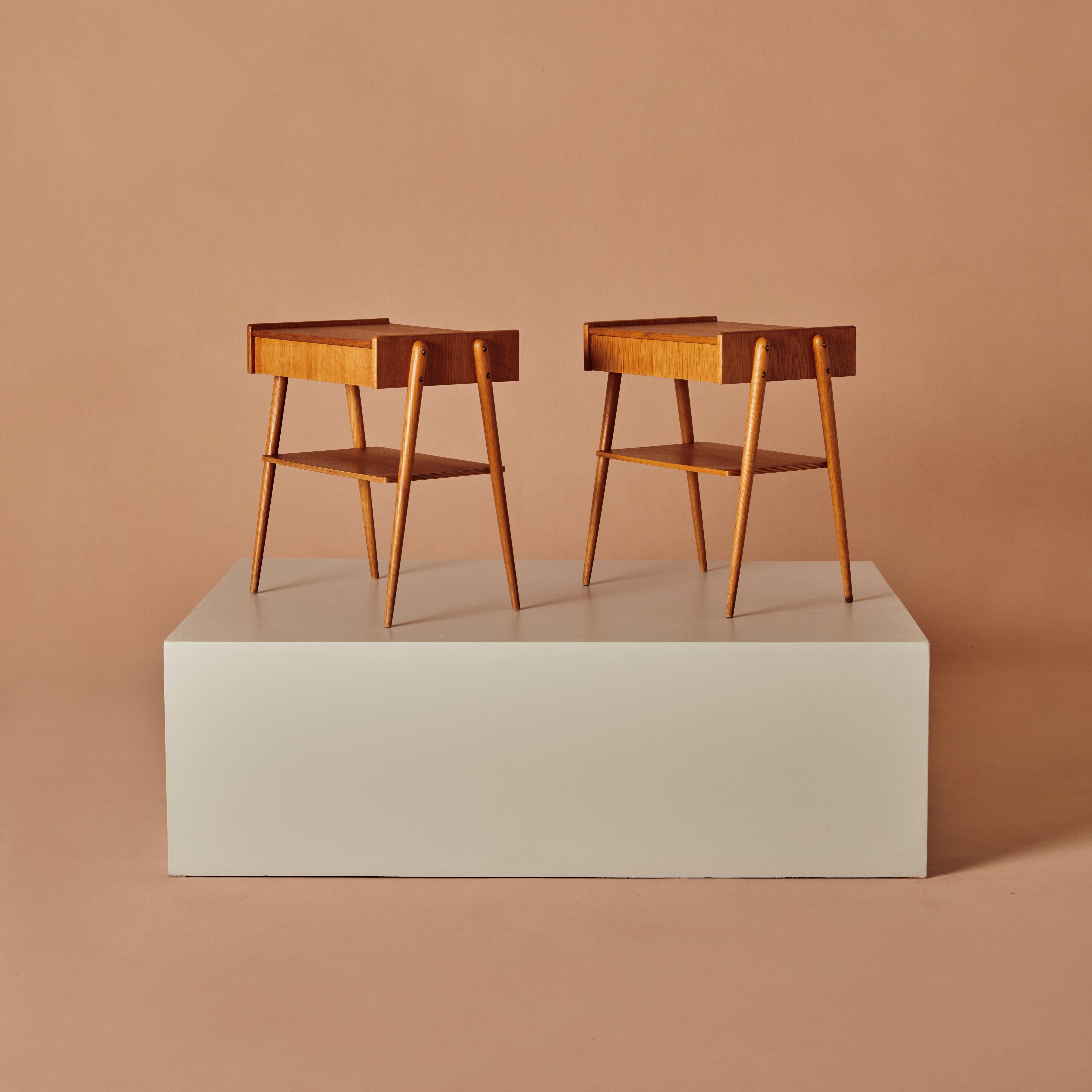 Mid-Century Modern Pair of Teak Bedside Tables by MaCarlström & Co. Möbelfabrik, Finland For Sale