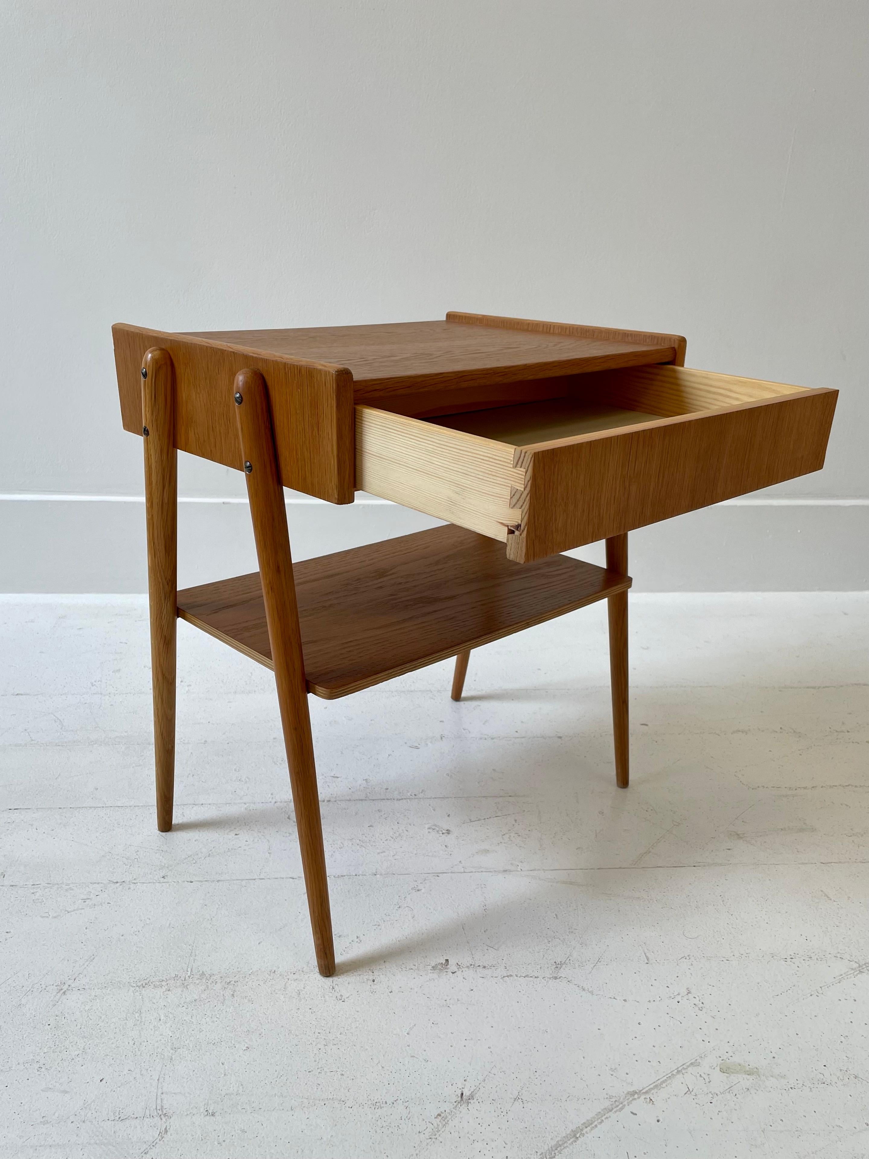 Pair of Teak Bedside Tables by MaCarlström & Co. Möbelfabrik, Finland In Good Condition For Sale In London, England