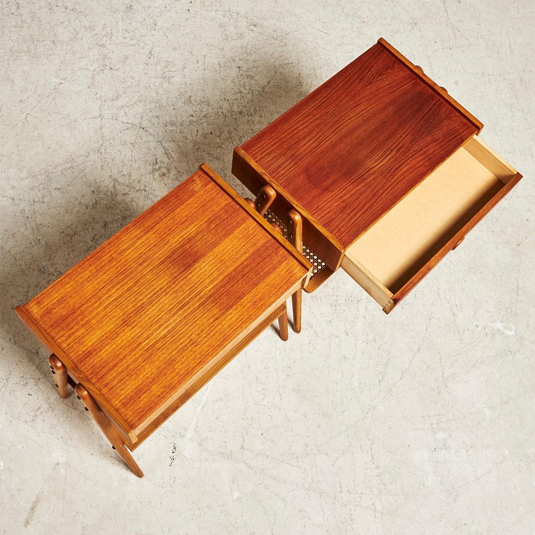 Pair of Teak Bedside Nightstand Tables Shelf in Rattan Denmark In Good Condition In Lège Cap Ferret, FR