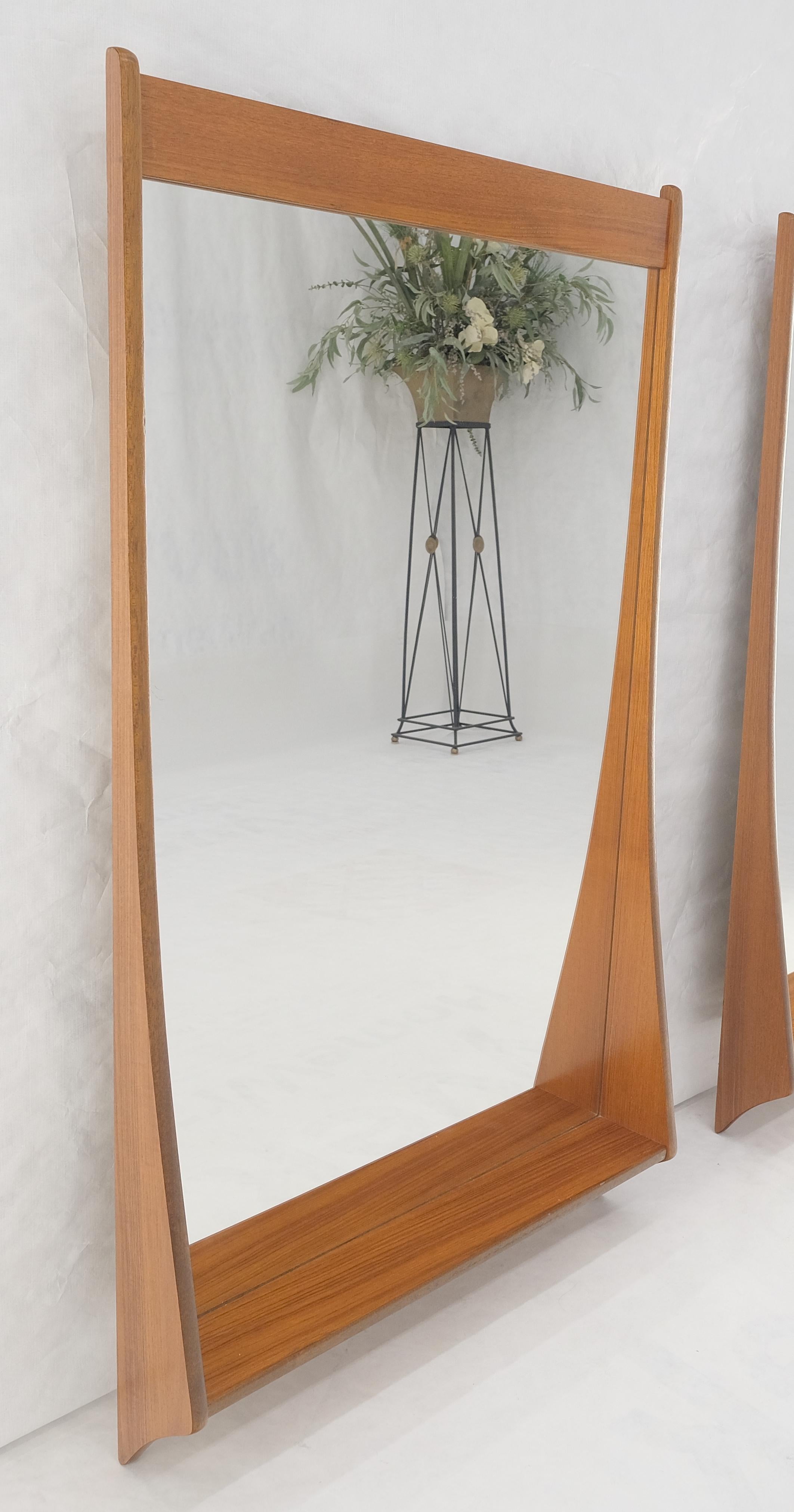 Paire d'étagères en teck danois de style moderne du milieu du siècle dernier  Miroirs muraux MINT ! en vente 1