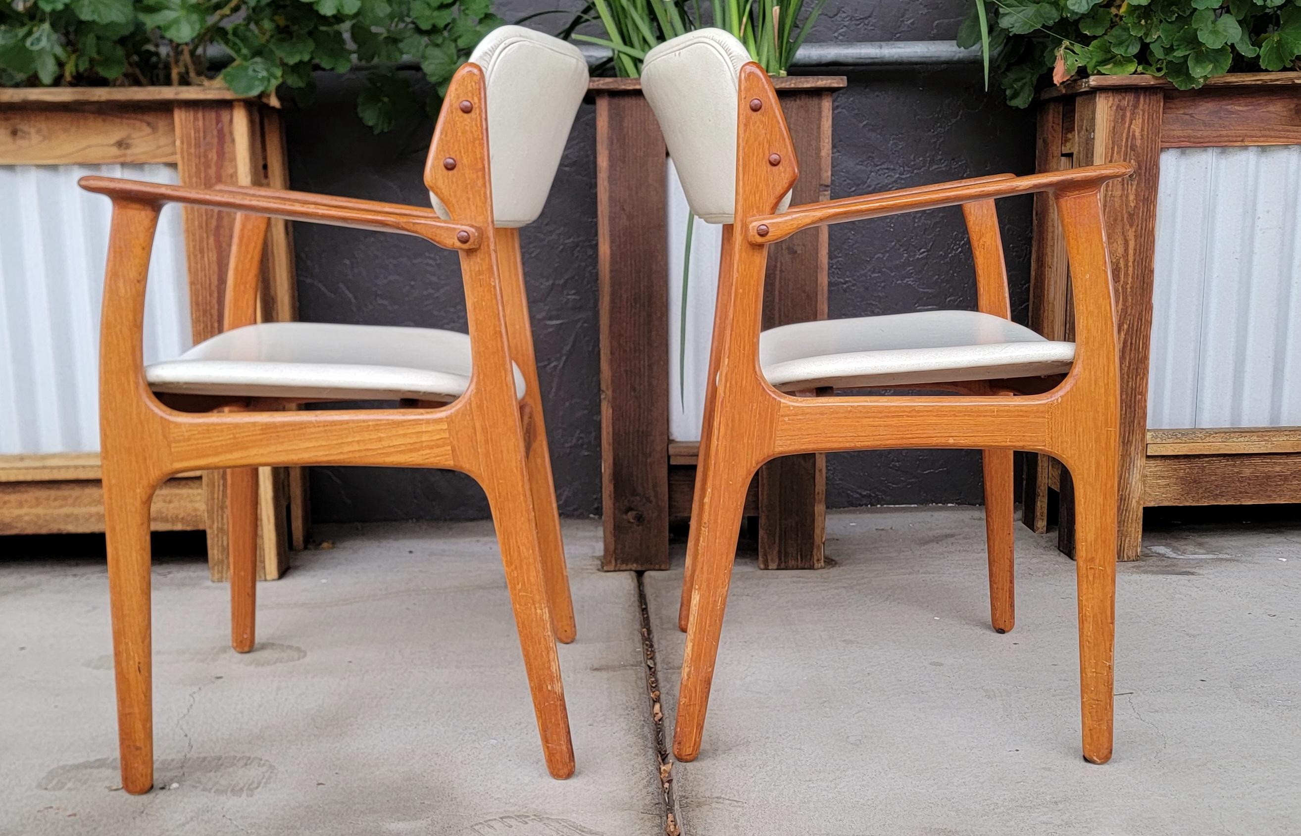 Moderne dänische Sessel aus Teakholz von Erik Buch für Oddense Maskinsnedkeri, Paar im Zustand „Gut“ in Fulton, CA