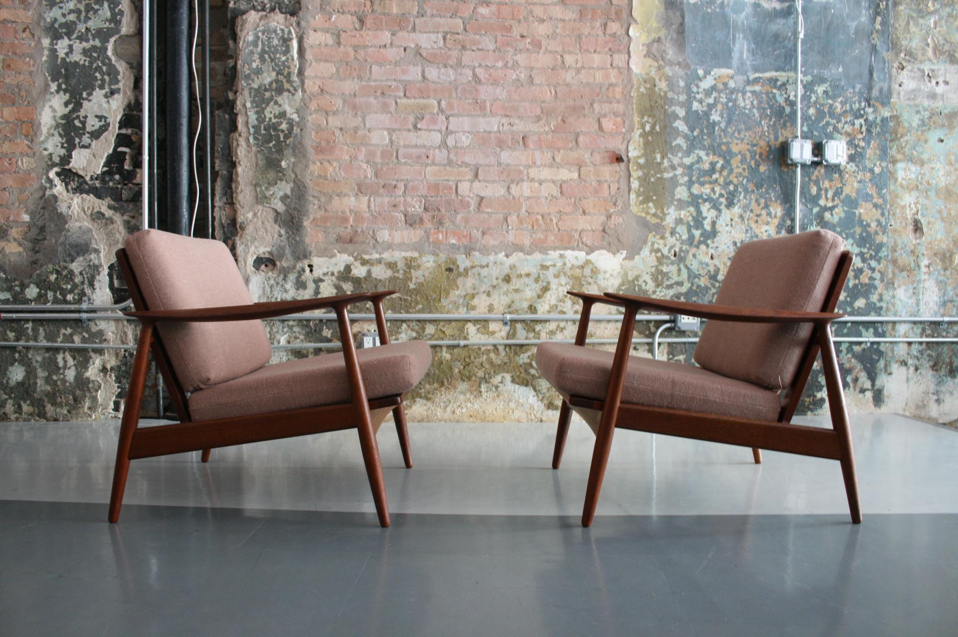 Mid-20th Century Pair of Teak Danish Modern Lounge Chairs by Moreddi Denmark