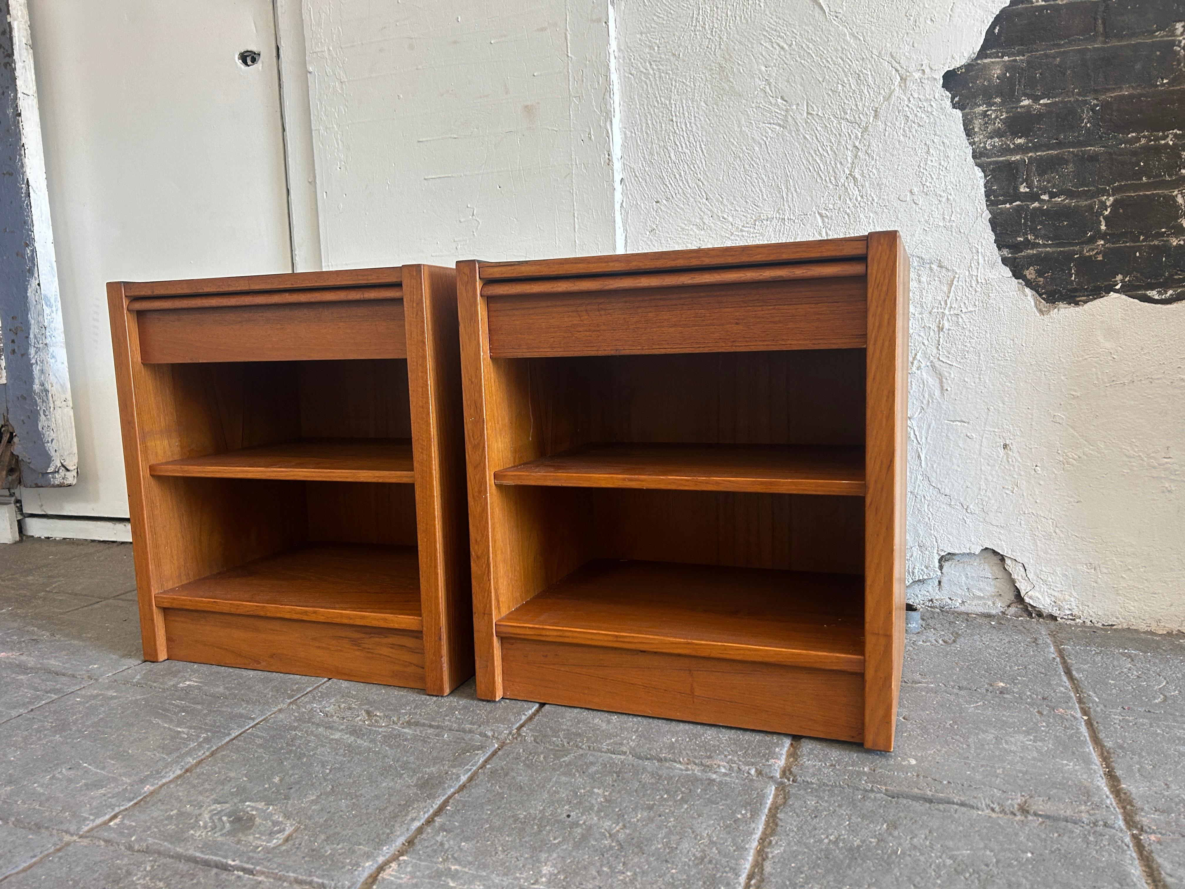 Scandinavian Modern Pair of teak danish modern nightstands with single drawer and adjustable shelf For Sale