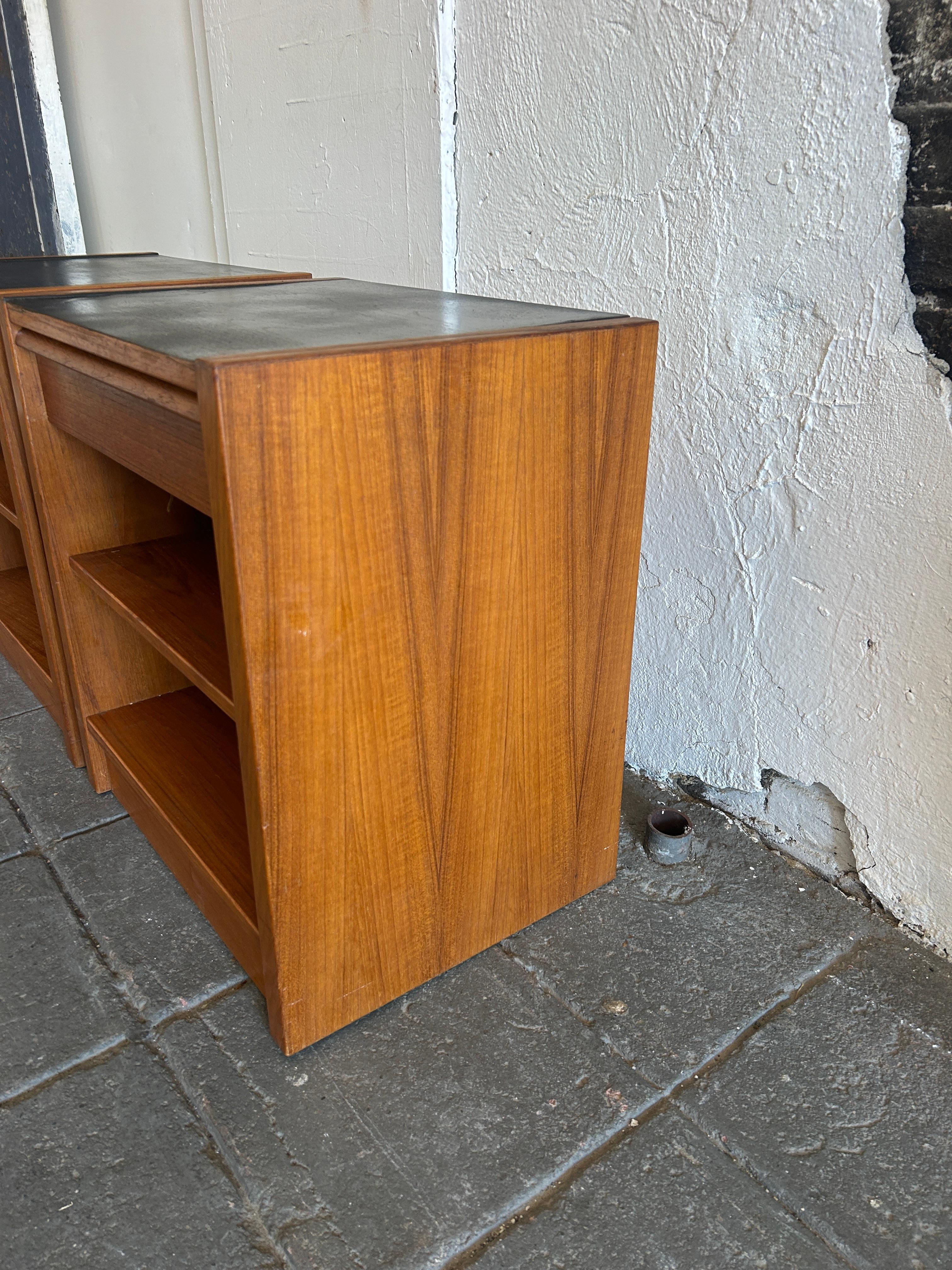 Danish Pair of teak danish modern nightstands with single drawer and adjustable shelf For Sale