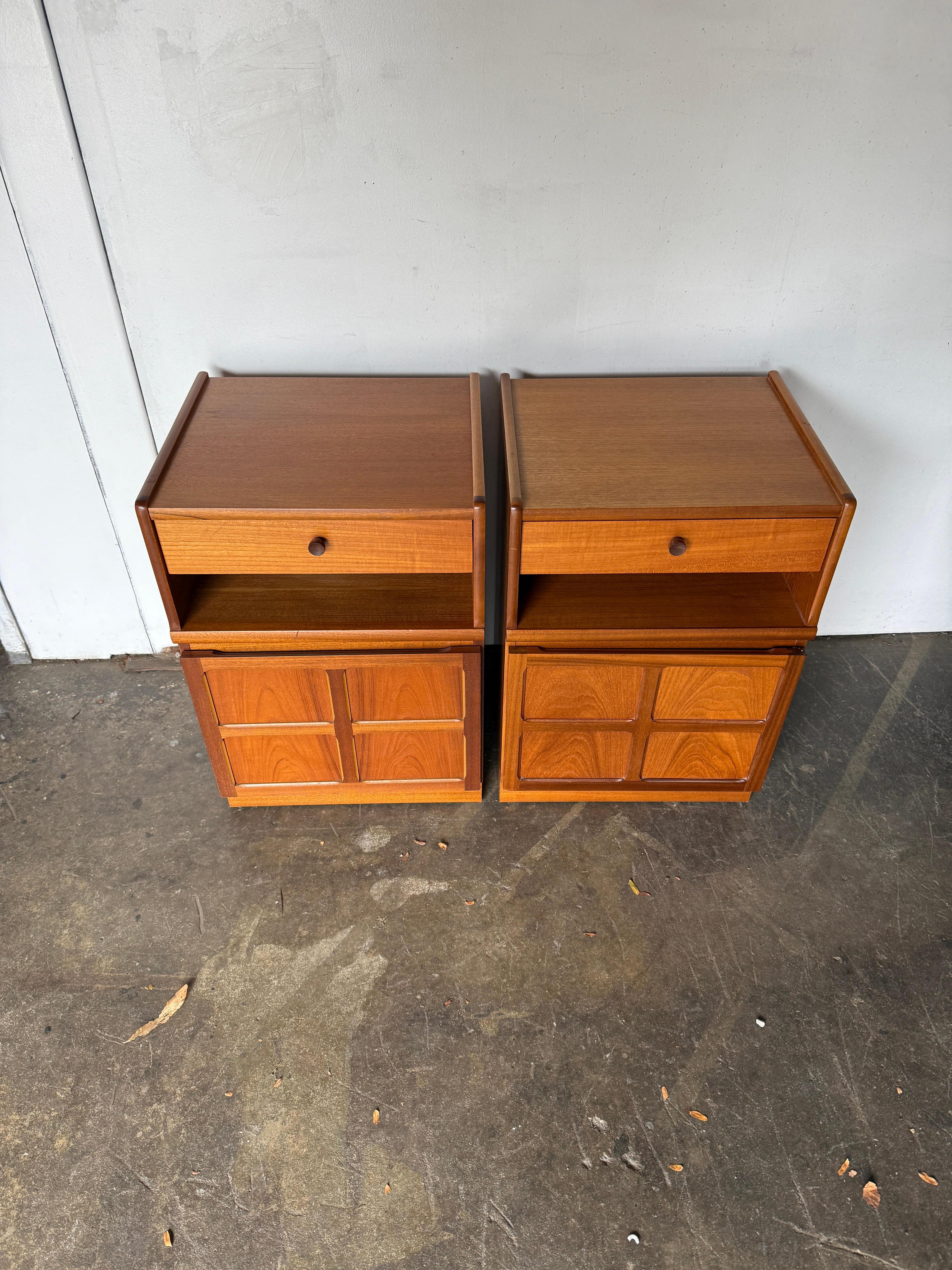 Scandinavian Modern Pair of teak danish modern single drawer nightstands with cabinet For Sale