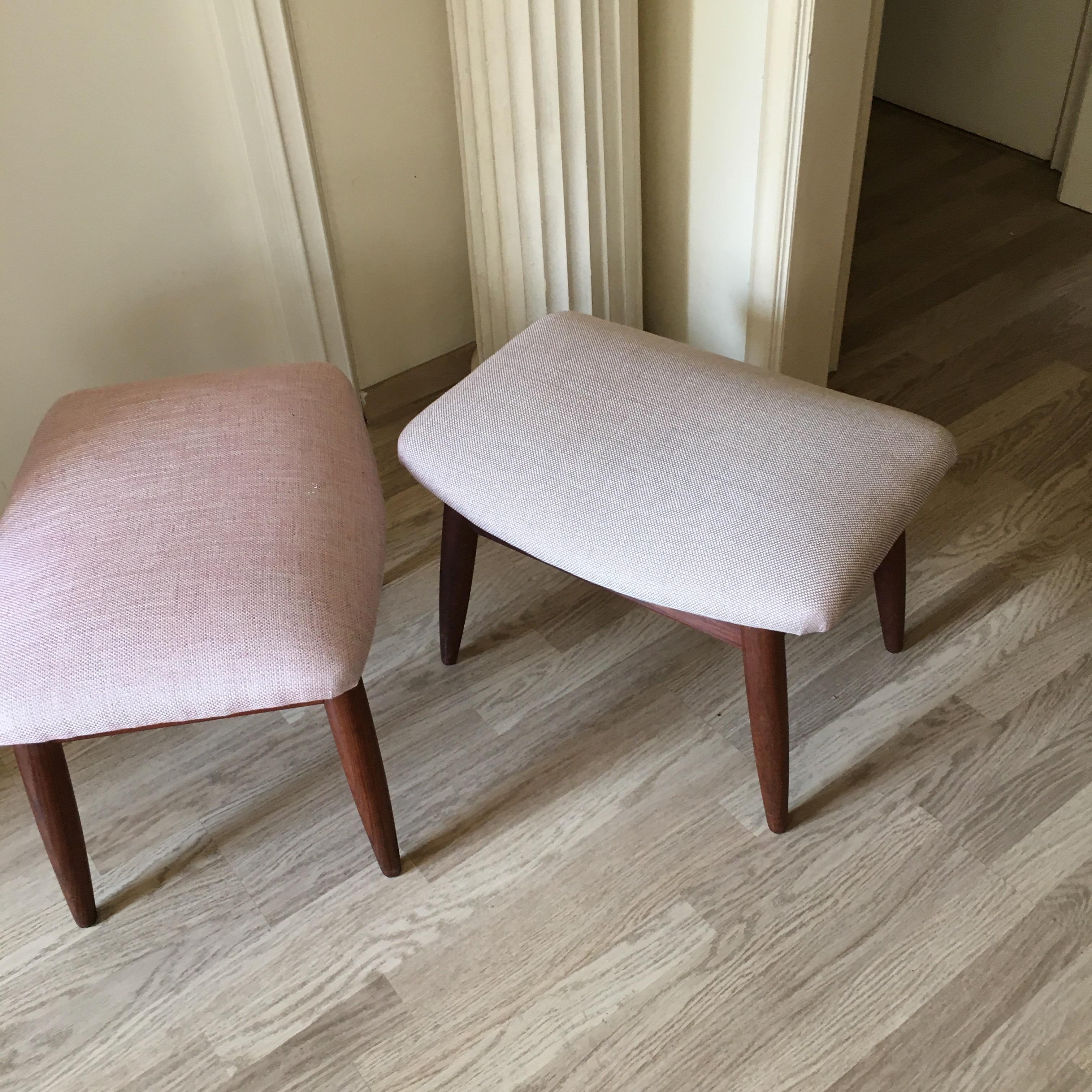 Fine pair of danish teak stools recovered with a beige rosé fabric.
Designed by Poul Volter around 1960.