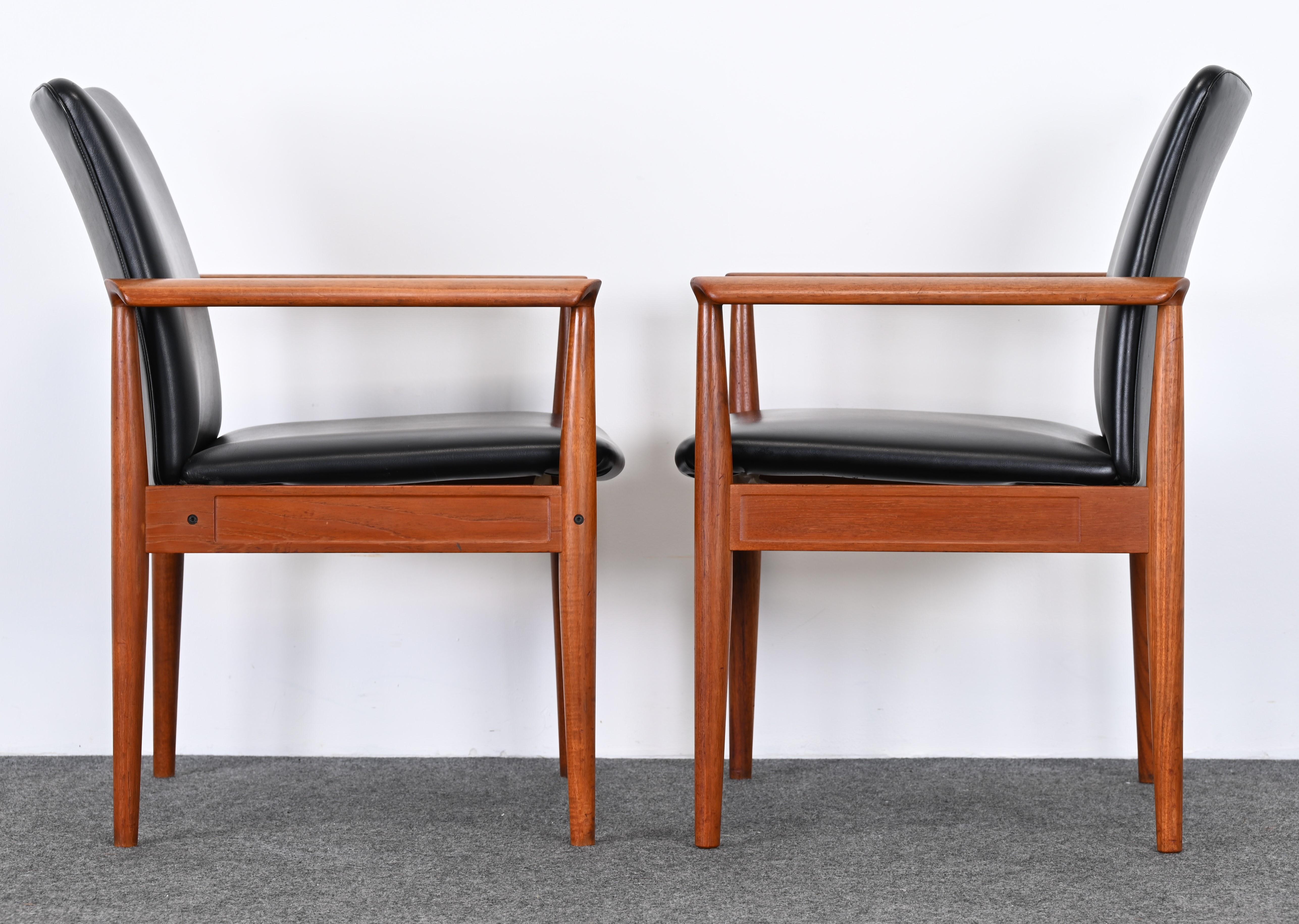 Paar „Diplomat“-Stühle aus Teakholz von Finn Juhl, Modell 209, 1960er Jahre im Angebot 5
