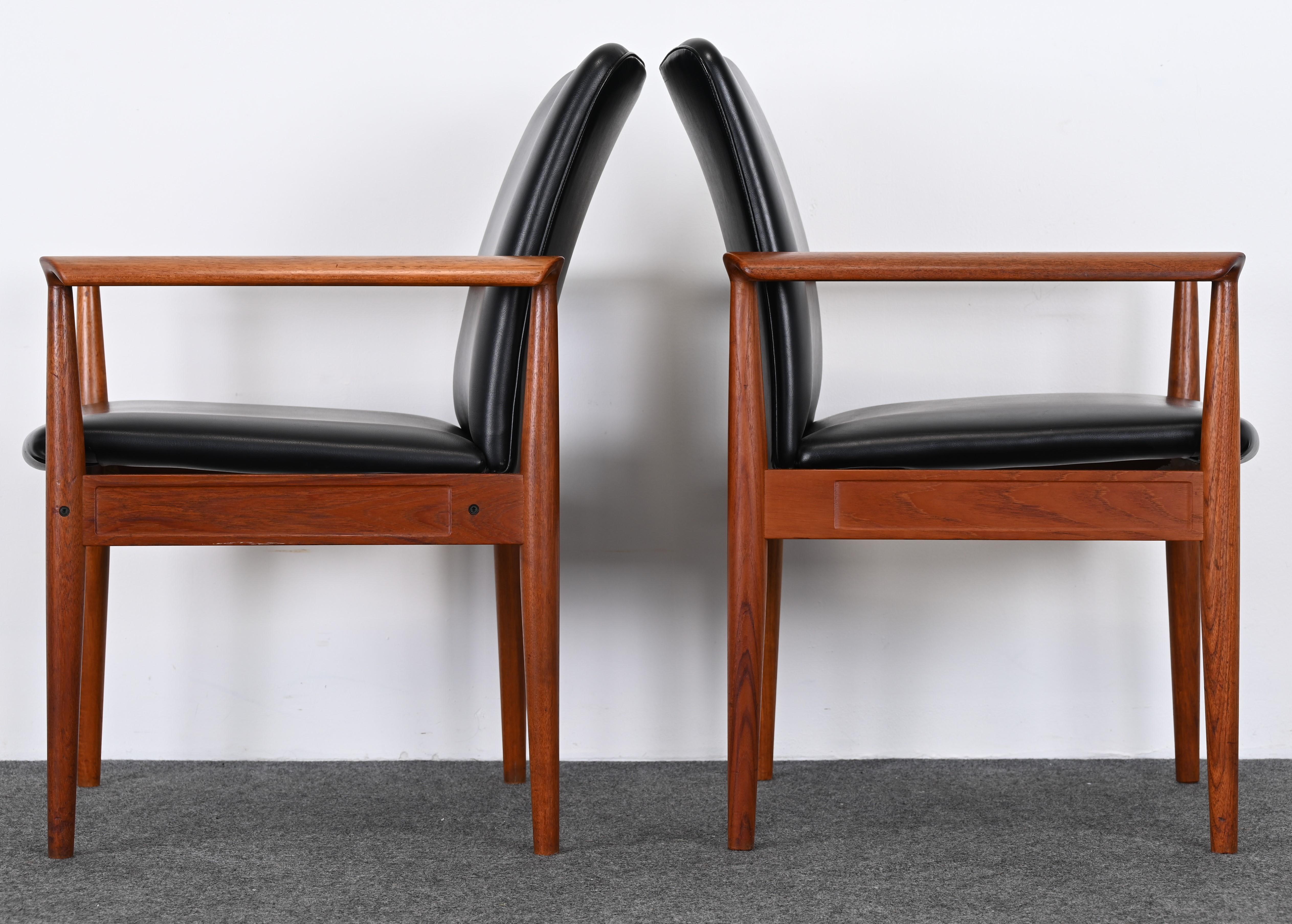 Paire de chaisesplomat de Finn Juhl modèle 209, années 1960 en vente 7