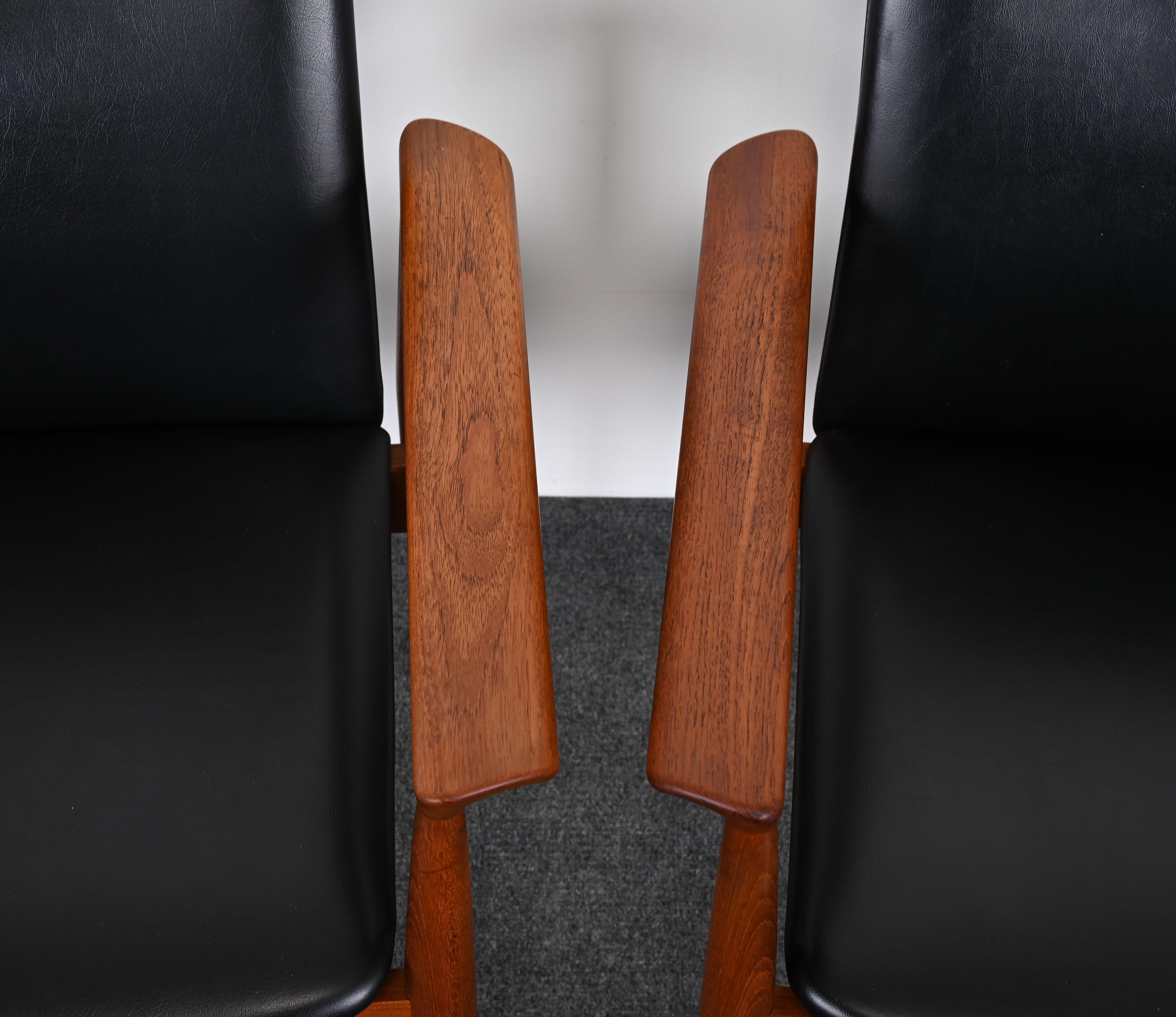 Tissu d'ameublement Paire de chaisesplomat de Finn Juhl modèle 209, années 1960 en vente