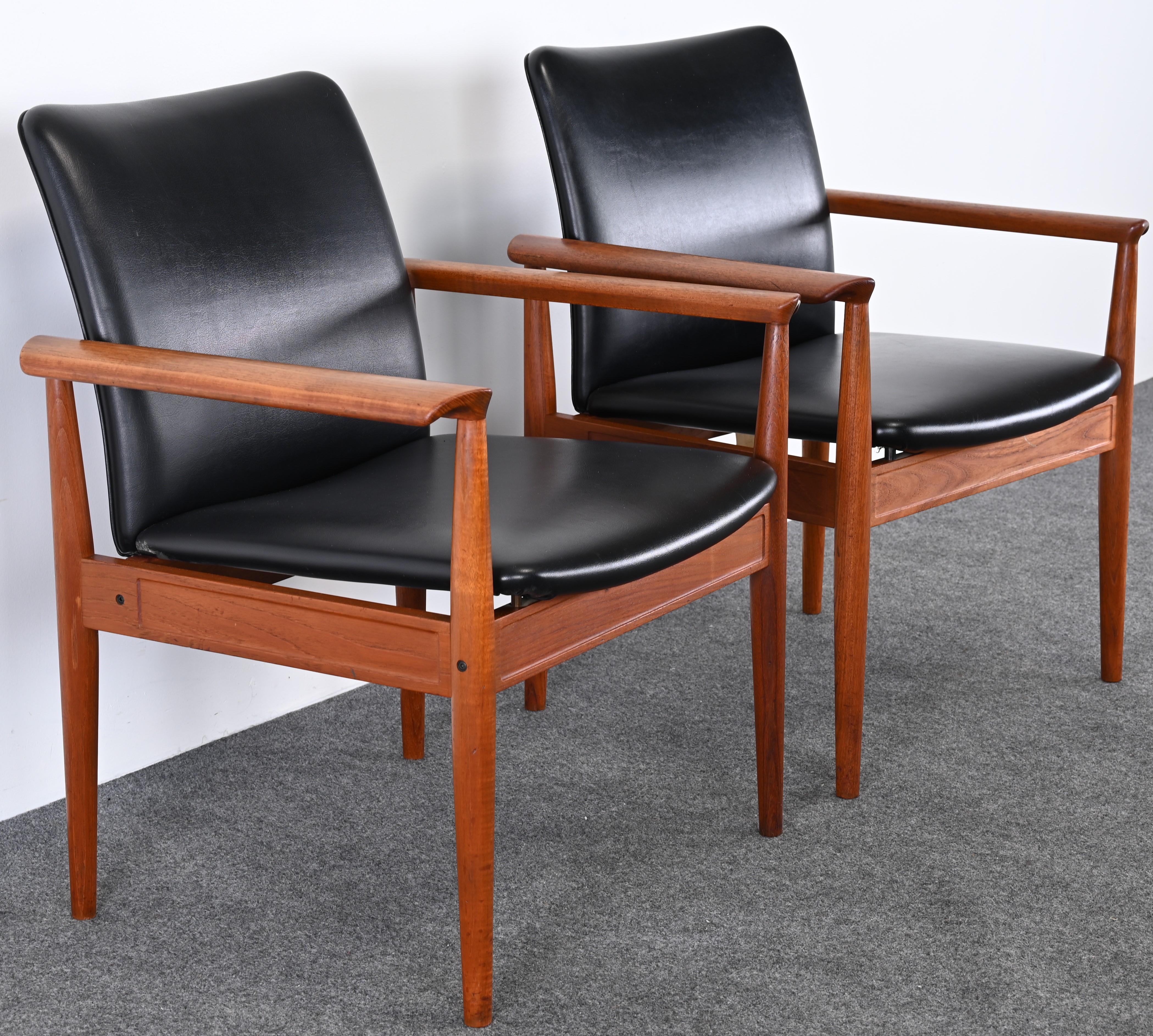 Paar „Diplomat“-Stühle aus Teakholz von Finn Juhl, Modell 209, 1960er Jahre im Angebot 2