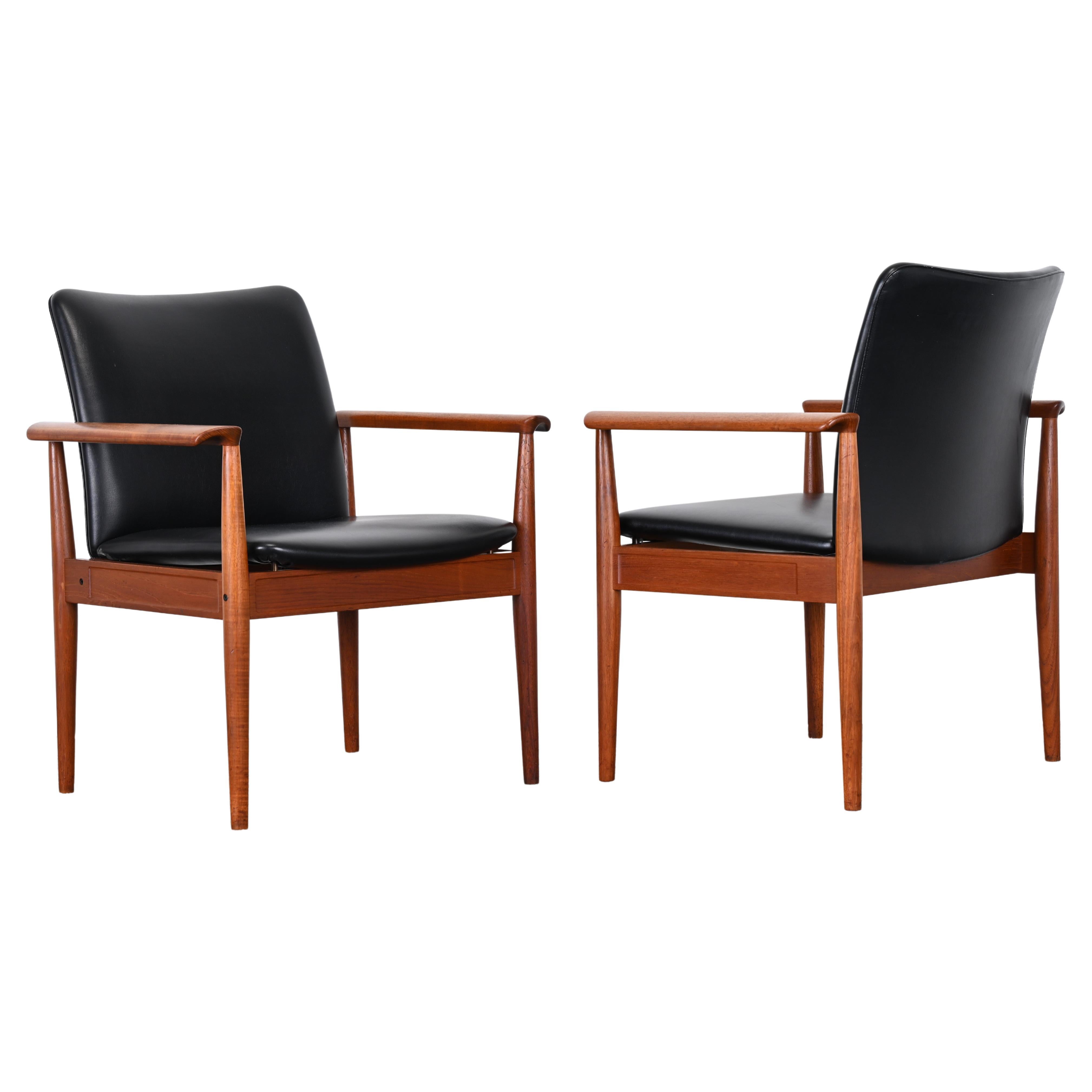 Pair of Teak "Diplomat" Chairs by Finn Juhl Model 209, 1960s For Sale