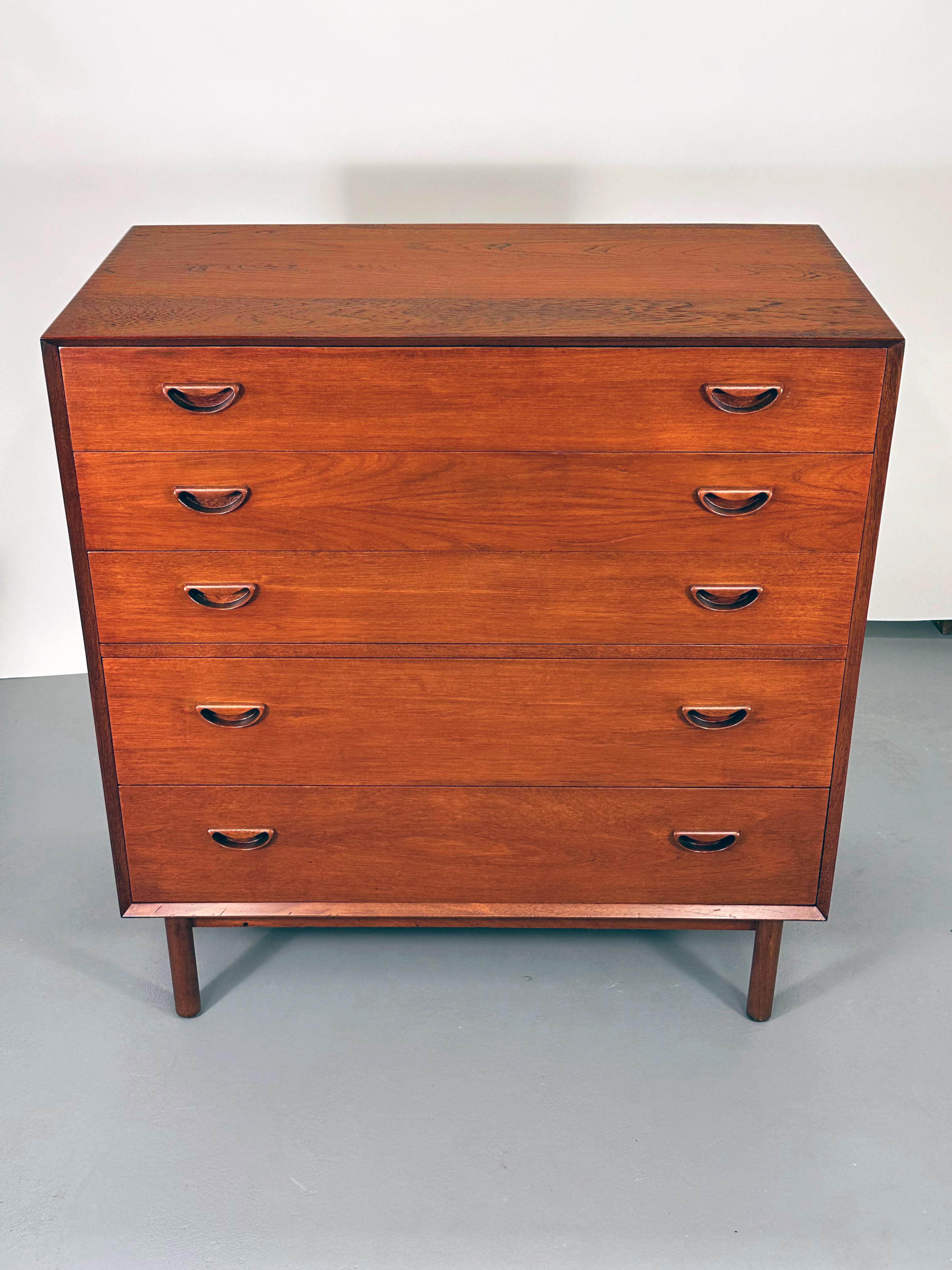 A pair of five-drawer cabinets by Peter Hvidt & Orla Mølgaard-Nielsen for Soborg Mobler.

These chests are made from solid Burmese teak with beveled edges and finger joint assembly. 

Produced in Denmark in the 1950s, they are designed to be