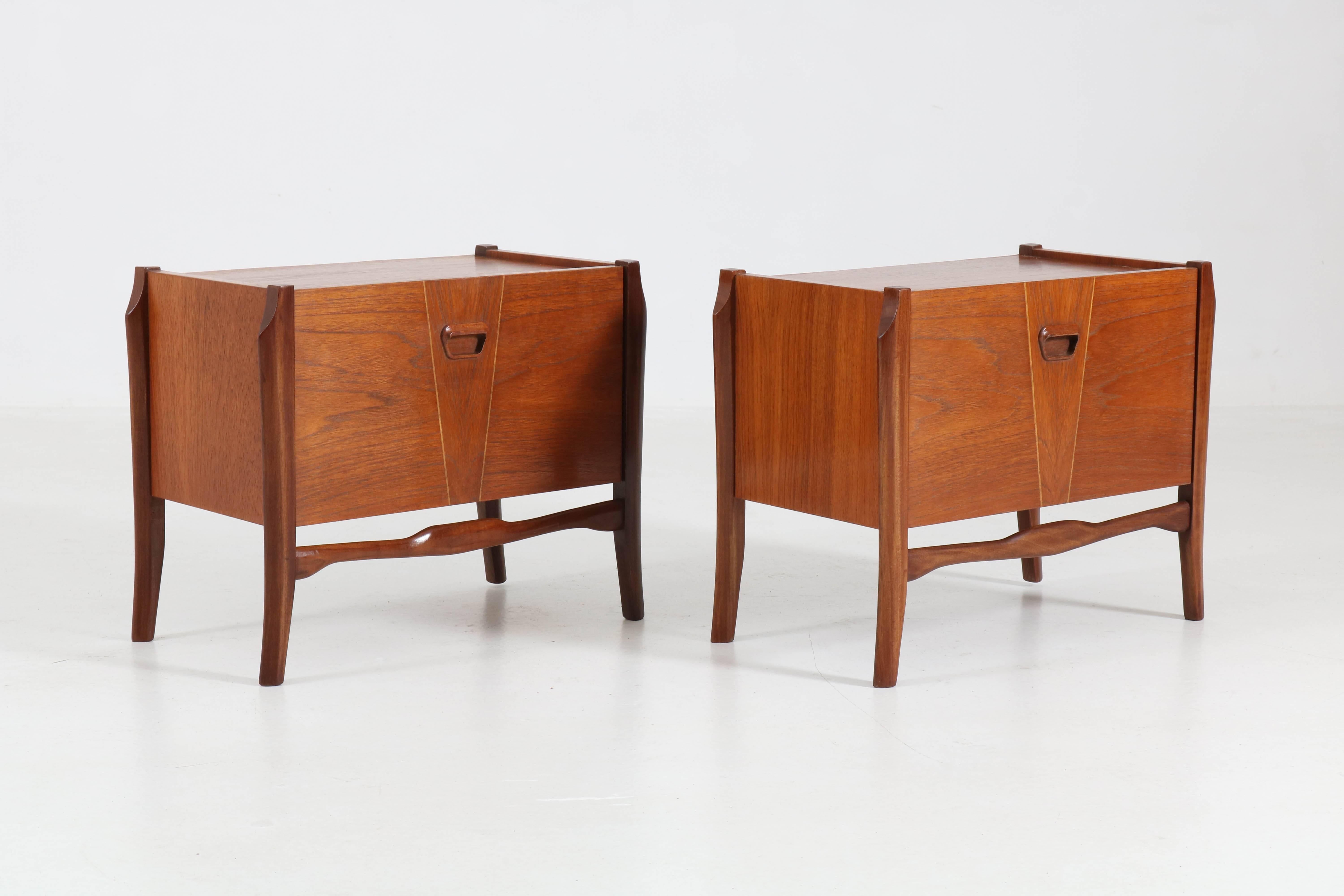 Pair of Teak Dutch Mid-Century Modern Bedside Tables or Nightstands, 1960s In Good Condition In Amsterdam, NL