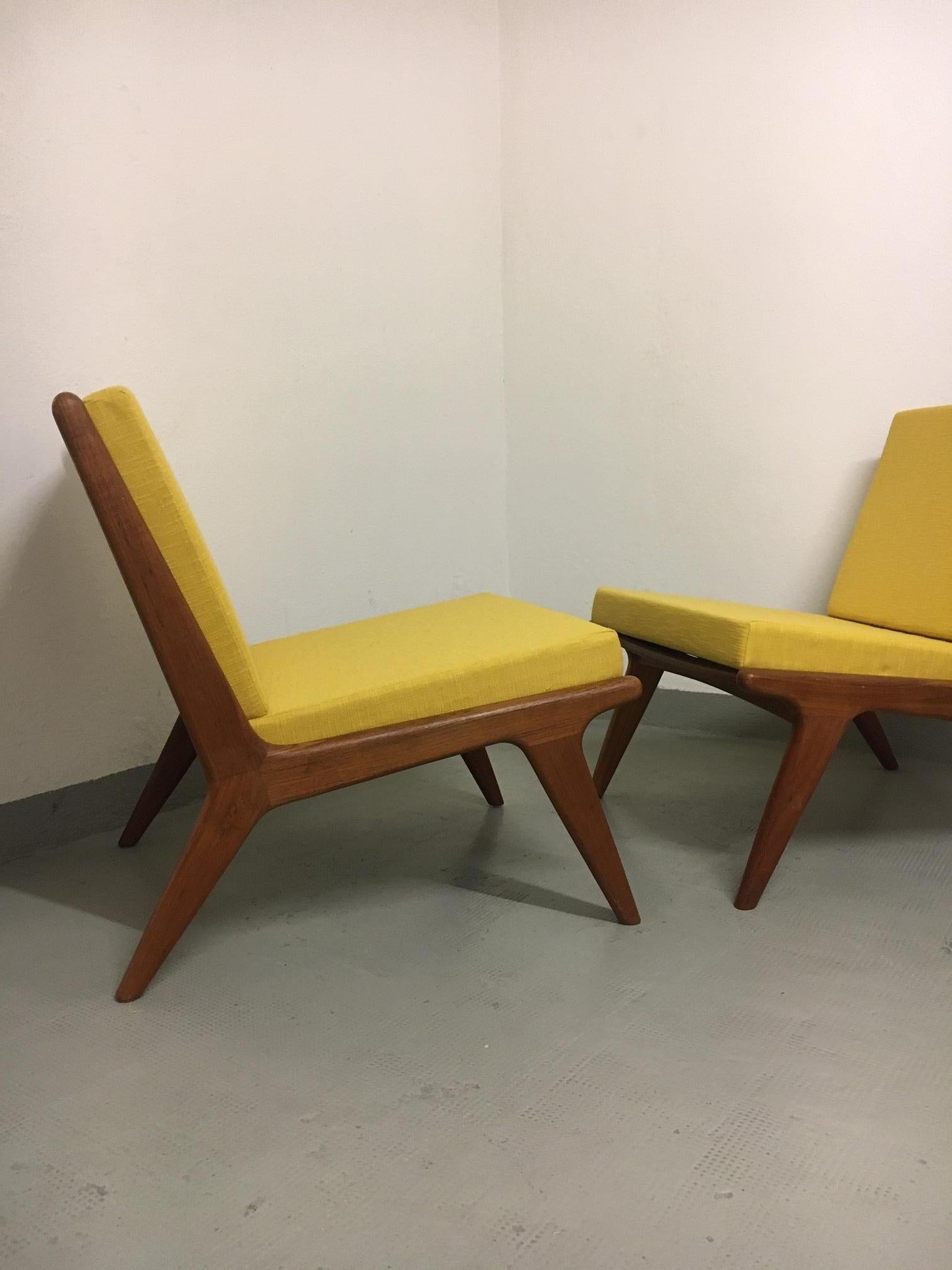 Elegant pair of teak and yellow fabric easy chairs produced in Denmark, circa 1960
Very good condition. Newly reupholstered, with new foam.
Measures: W 60 x D 70 x H 70 cm.