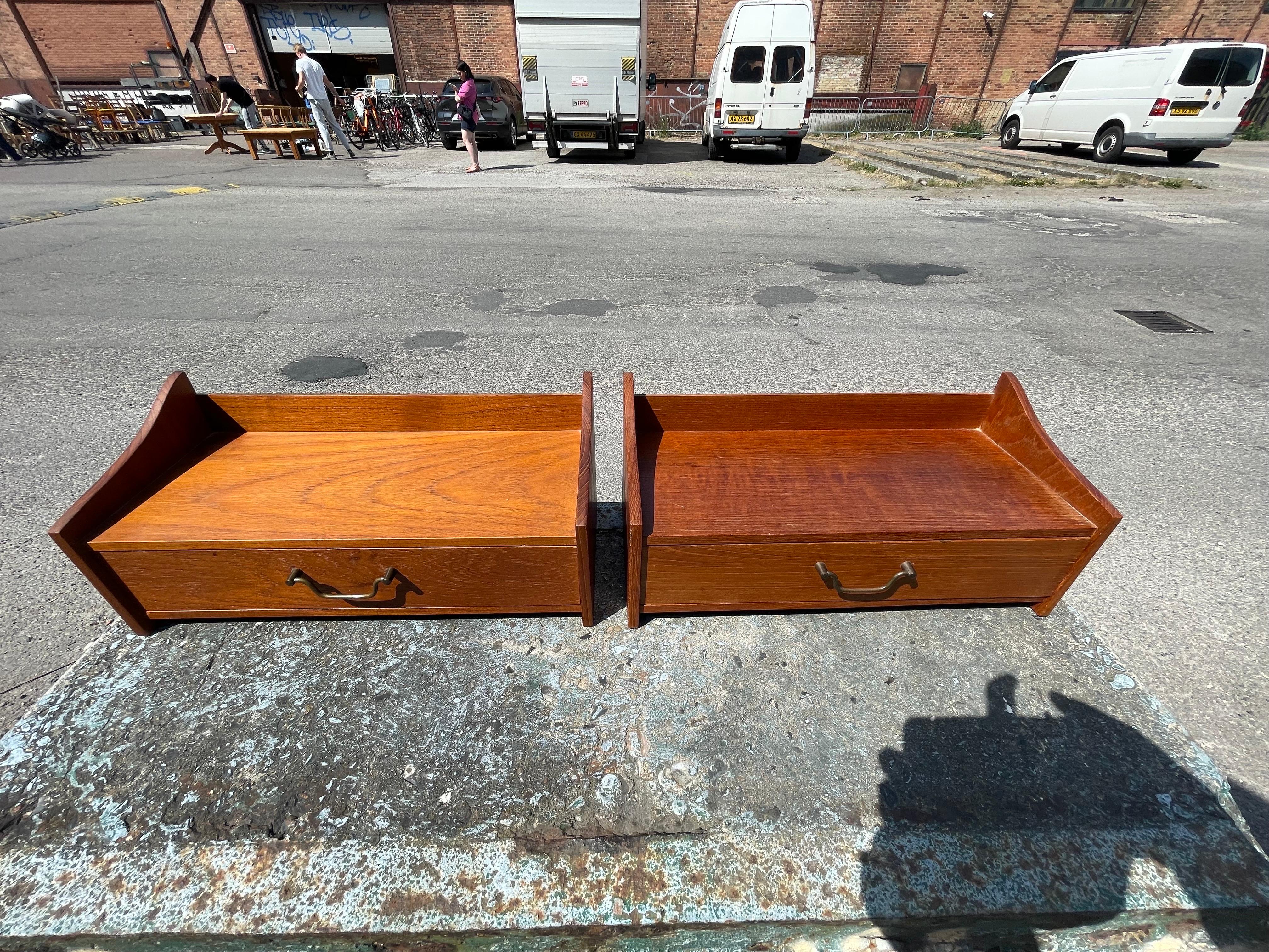 Pair of Teak Floating Wall-Mounted Night Tables, Denmark, 1960s For Sale 1